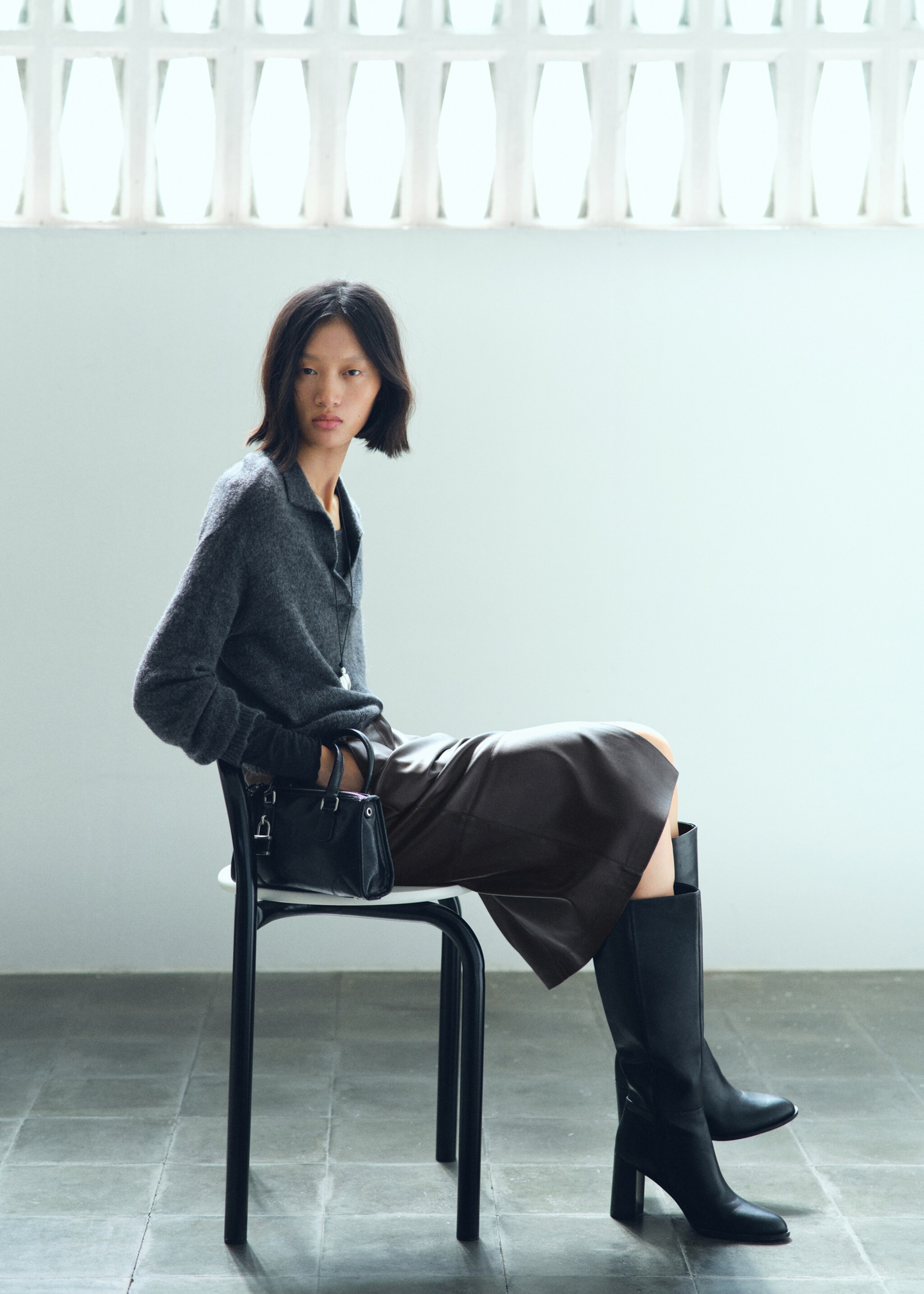 Leather-effect pencil skirt - Details of the article 1, Chocolate. Ref: 17075975-00.