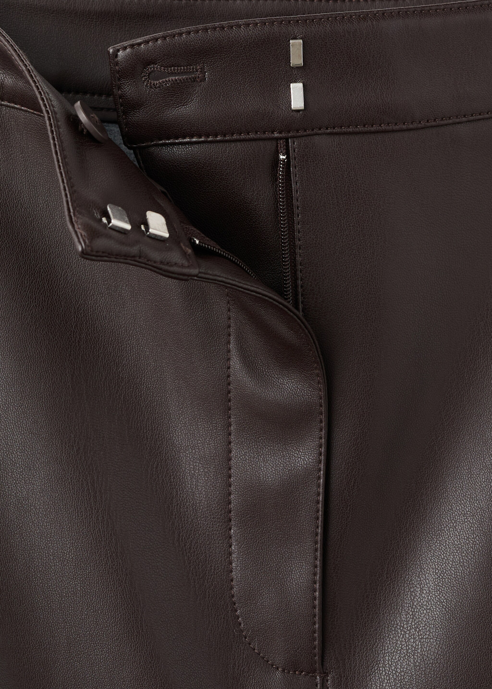 Leather-effect pencil skirt - Details of the article 8, Chocolate. Ref: 17075975-00.