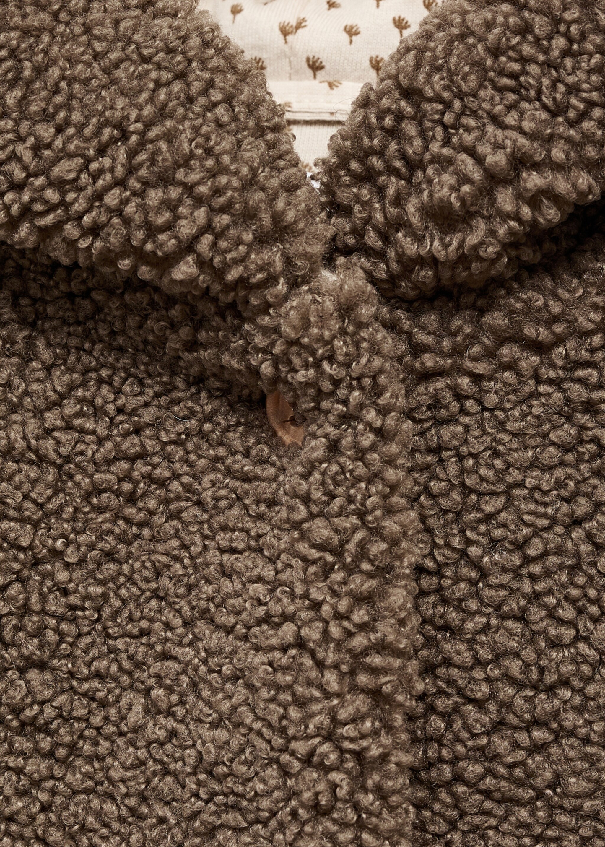 Lambskin hooded earflap hat - Details of the article 8, Chocolate. Ref: 17075977-00.