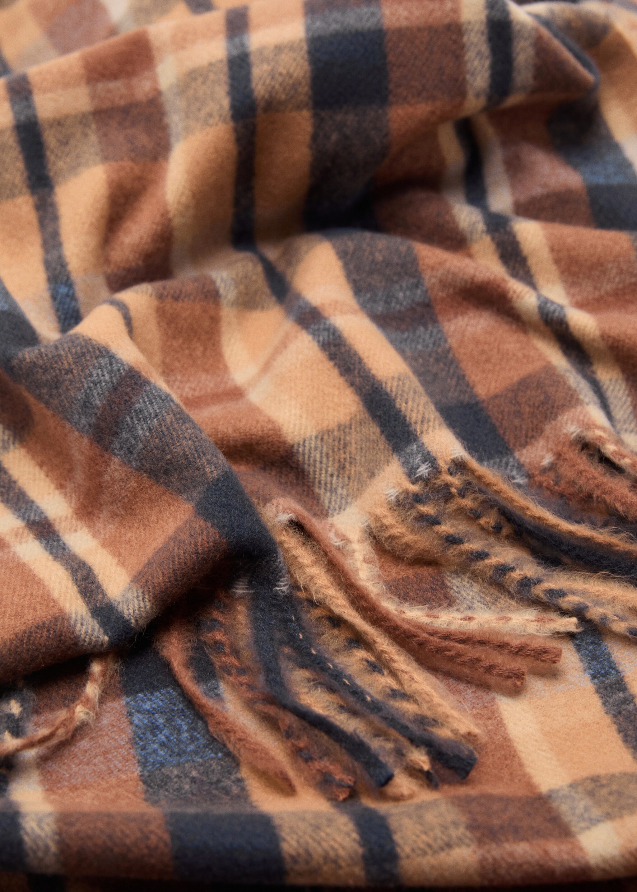 Check scarf with fringed ends - Plan moyen, Marron. Ref: 17075988-00.