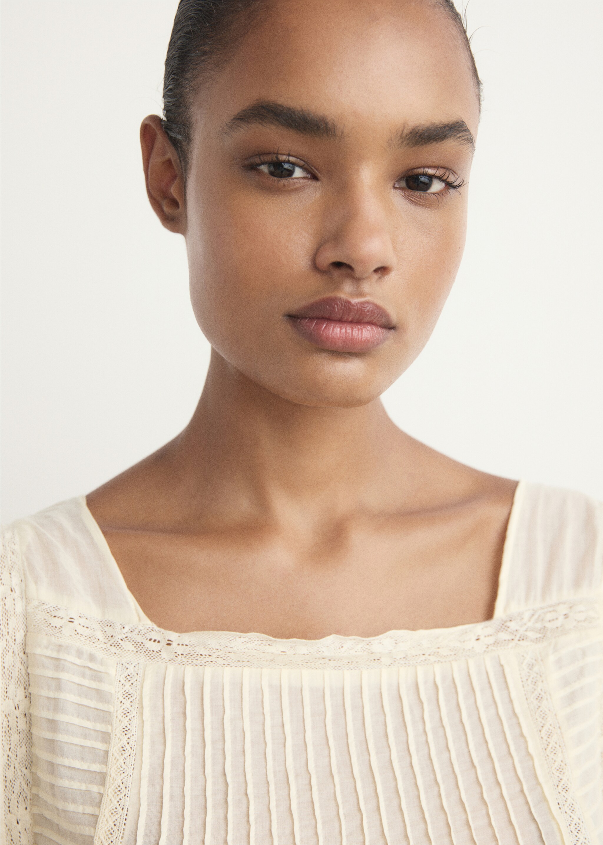 Nightie asterl - Details of the article 1, Vanilla. Ref: 17075991-00.