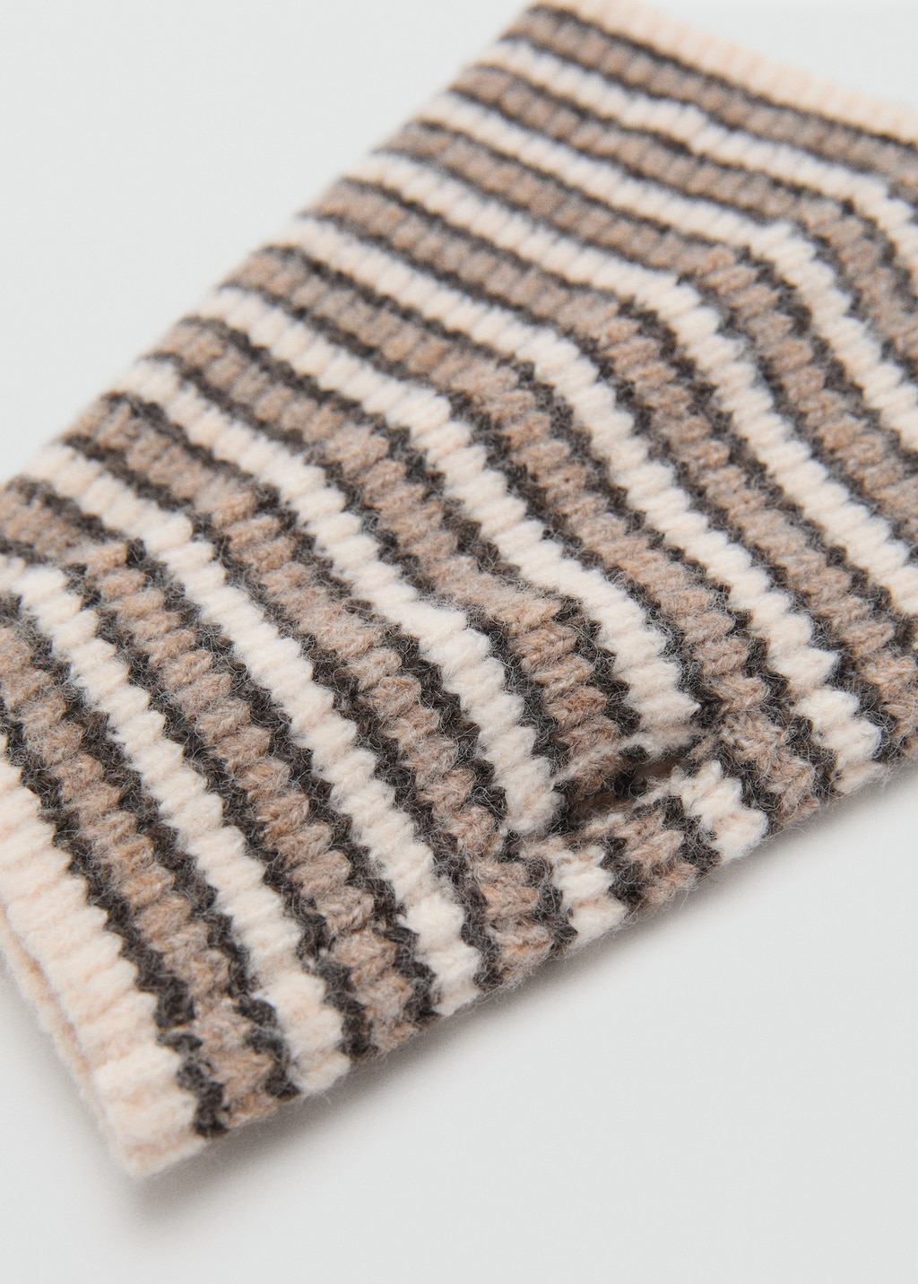 Striped knit gloves