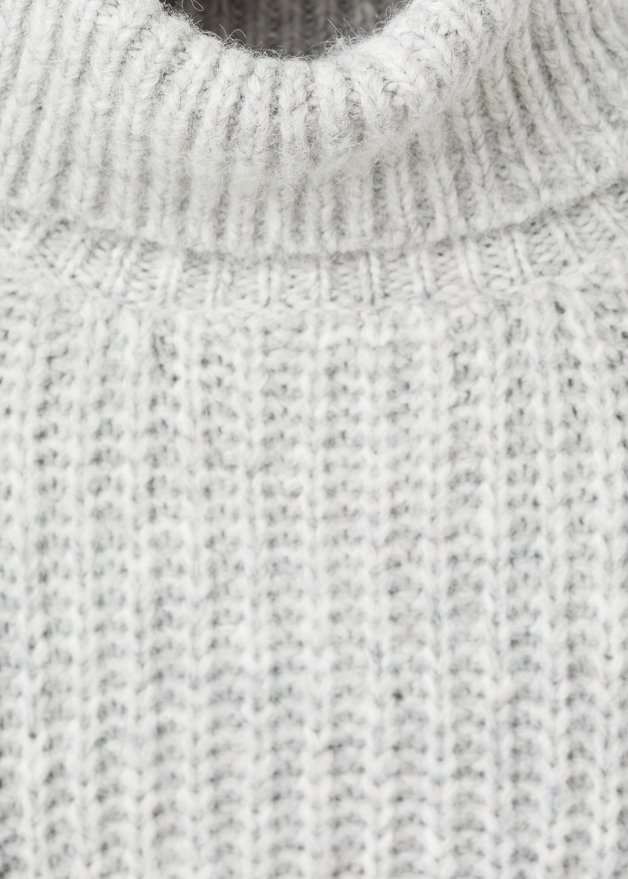 Turtleneck knit sweater - Details of the article 8, Light Heather Grey. Ref: 17076328-00.