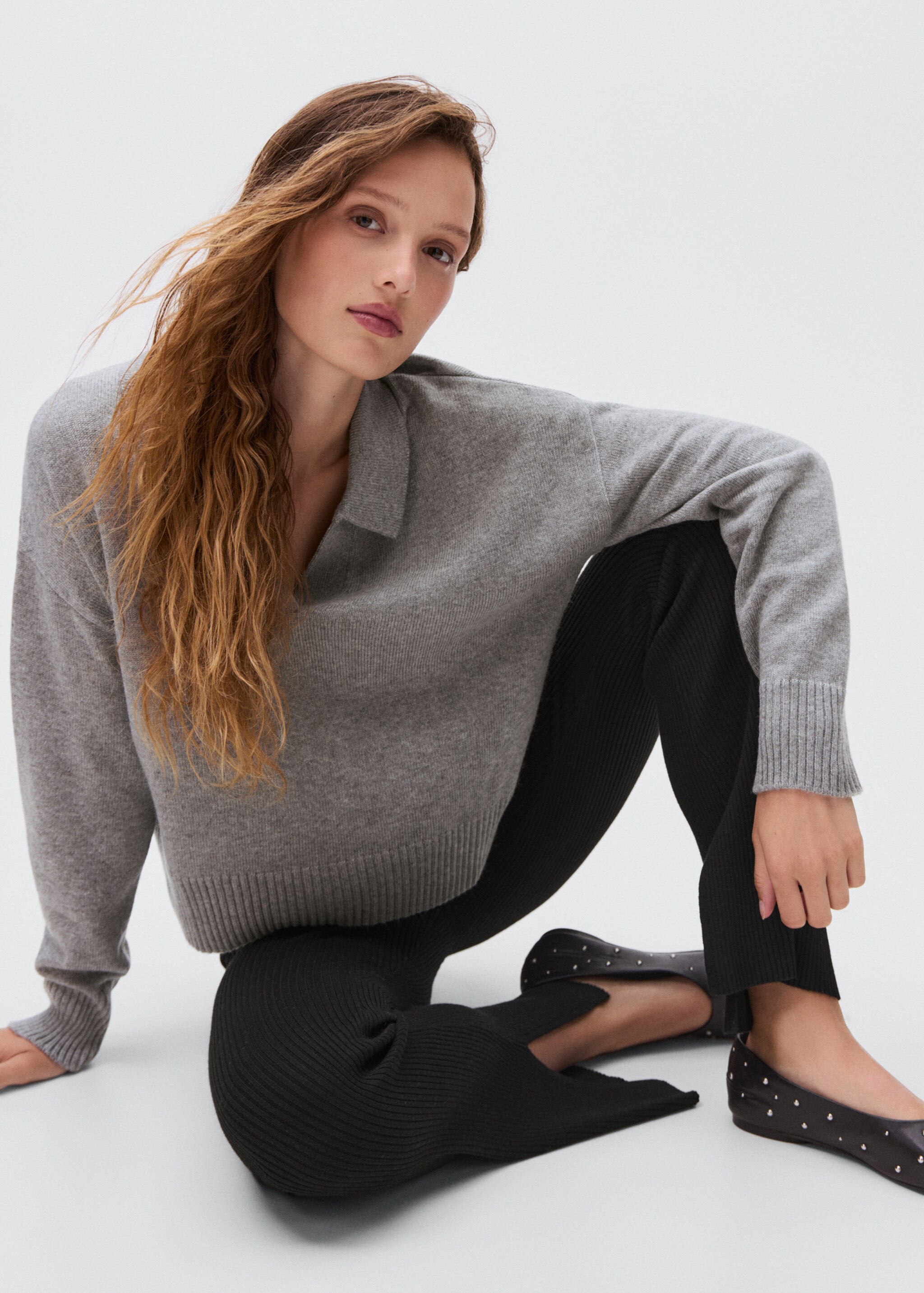 Pantalon flare côtelé - Détail de l'article 2, Noir. Ref: 17076329-00.