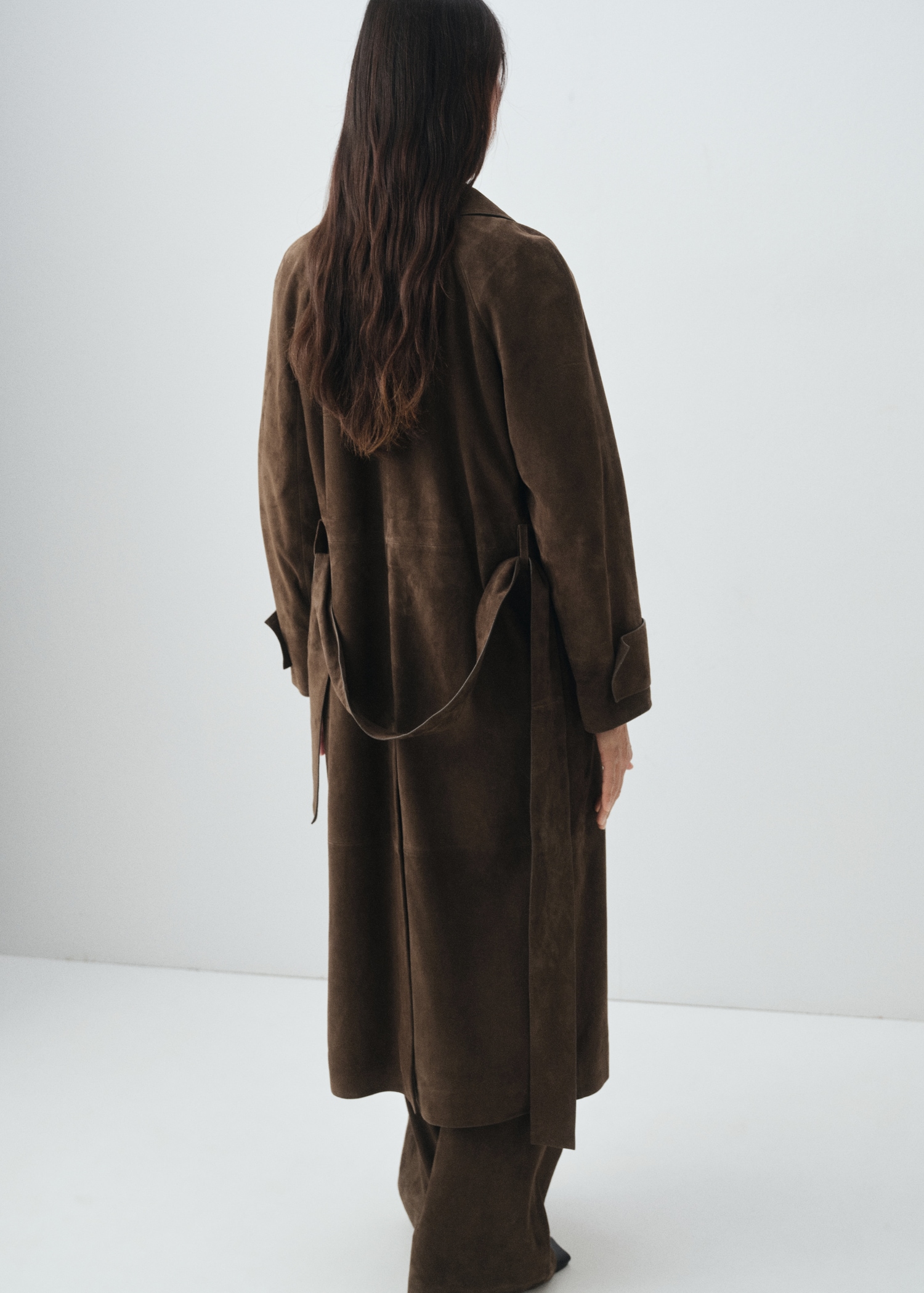 100% suede double-breasted trench coat - Reverse of the article