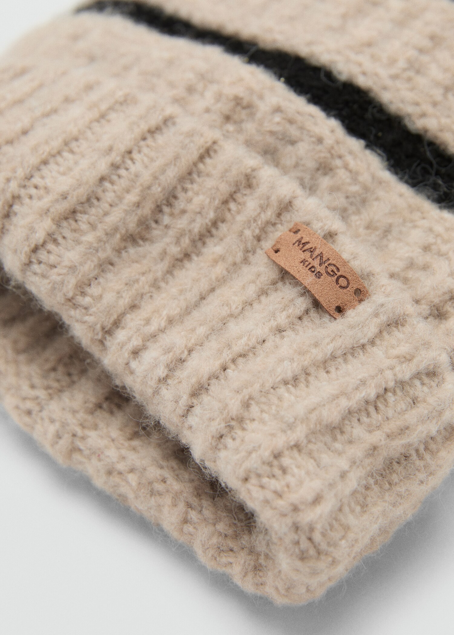 Striped knit hat - Medium plane