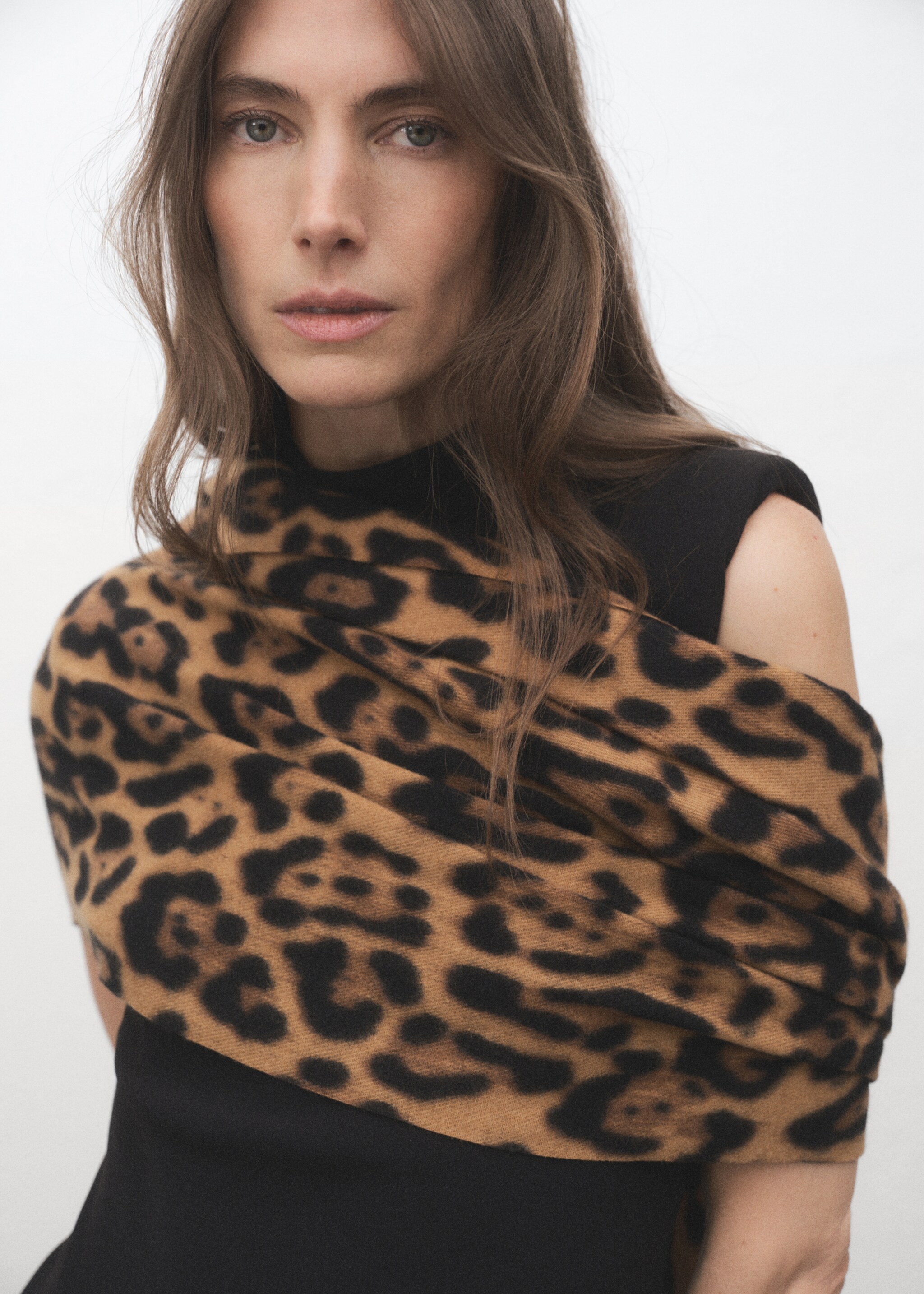 Leopard-print scarf - Details of the article 9, Brown. Ref: 17076351-00.