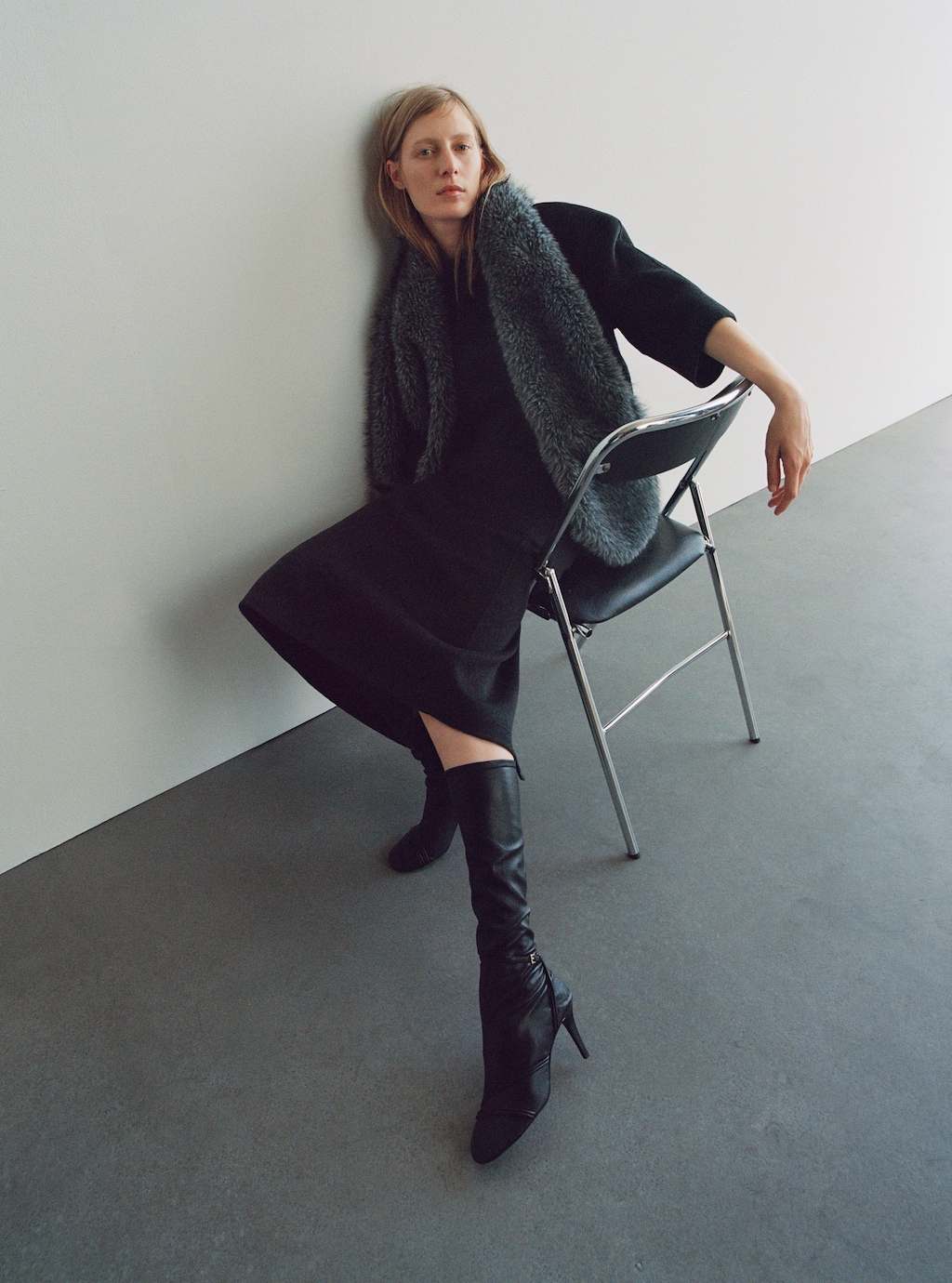 Wool midi-skirt with slit