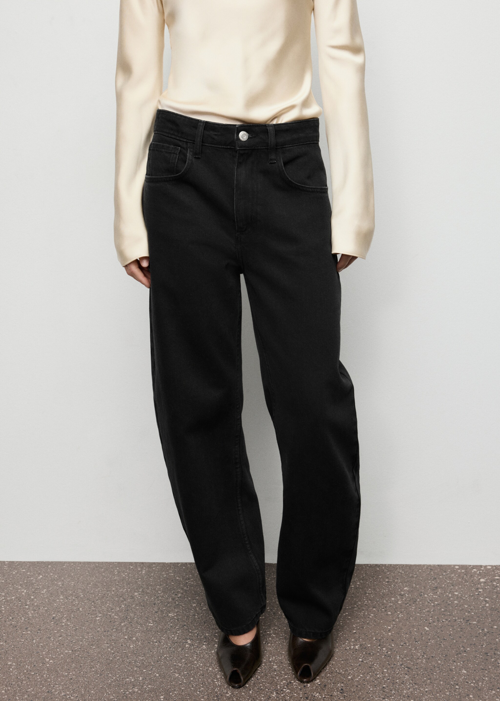 Jean barrel taille haute - Plan moyen, Black denim. Ref: 17076361-00.