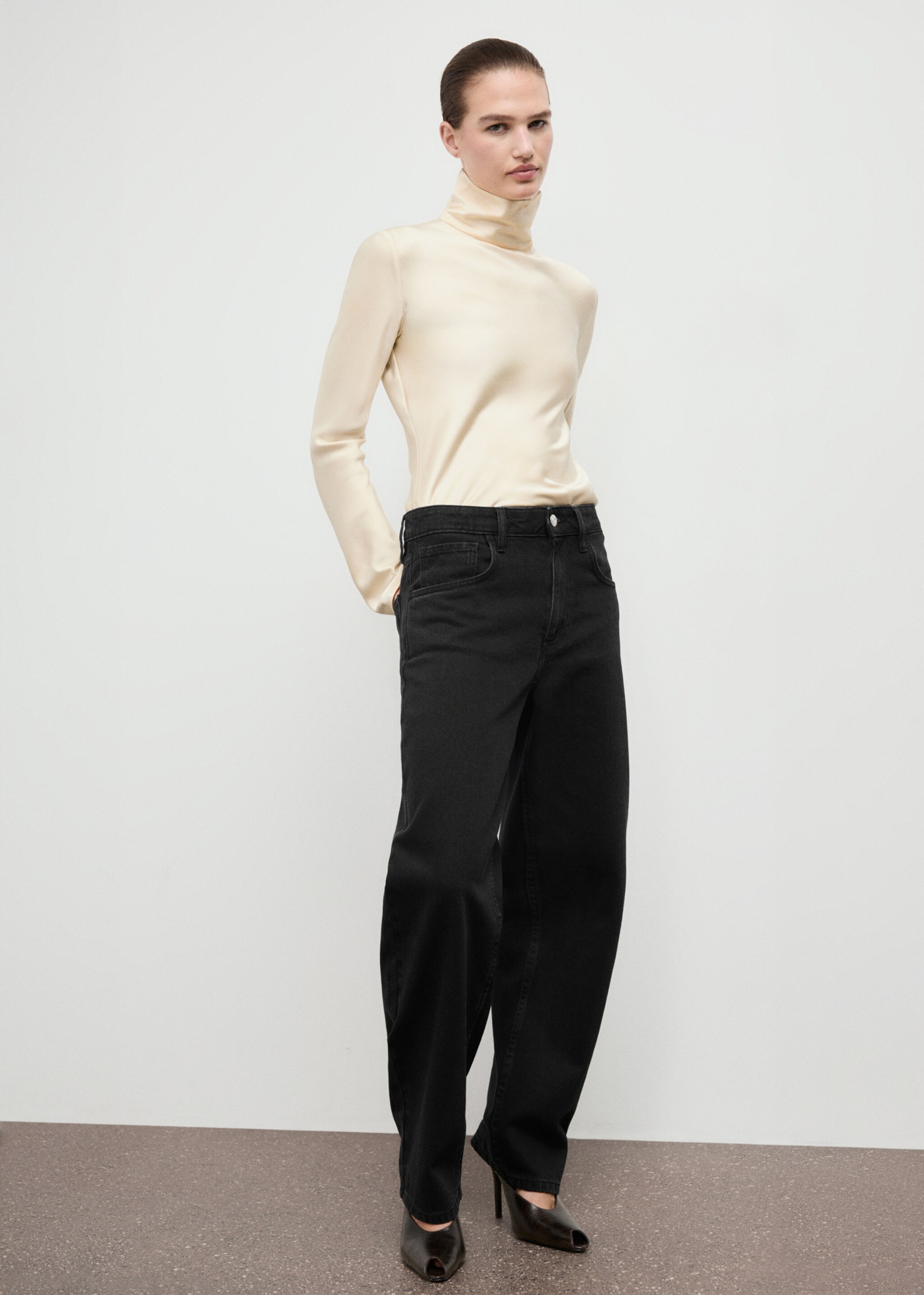 Jean barrel taille haute - Détail de l'article 2, Black denim. Ref: 17076361-00.
