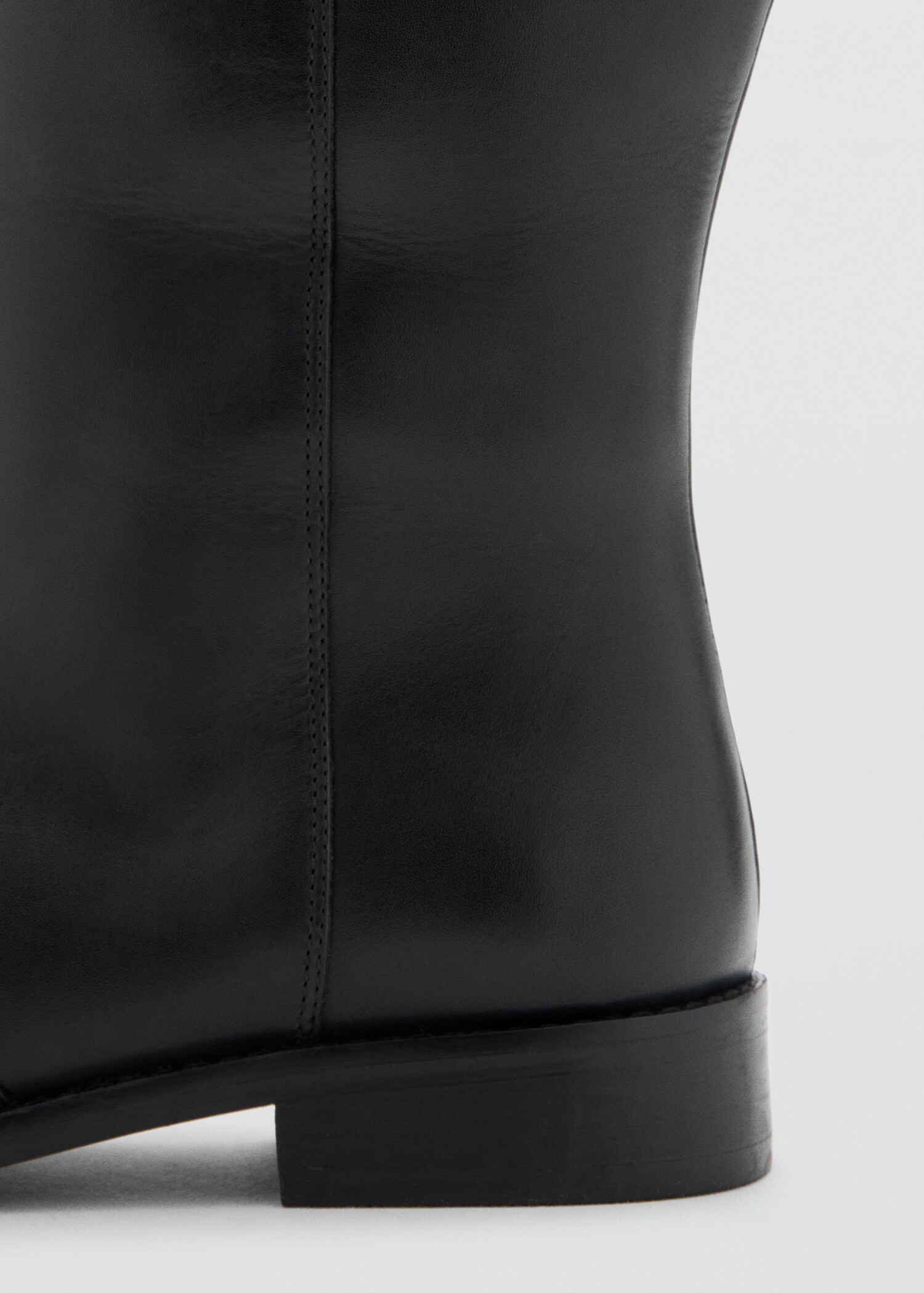 High suede boot - Details of the article 1