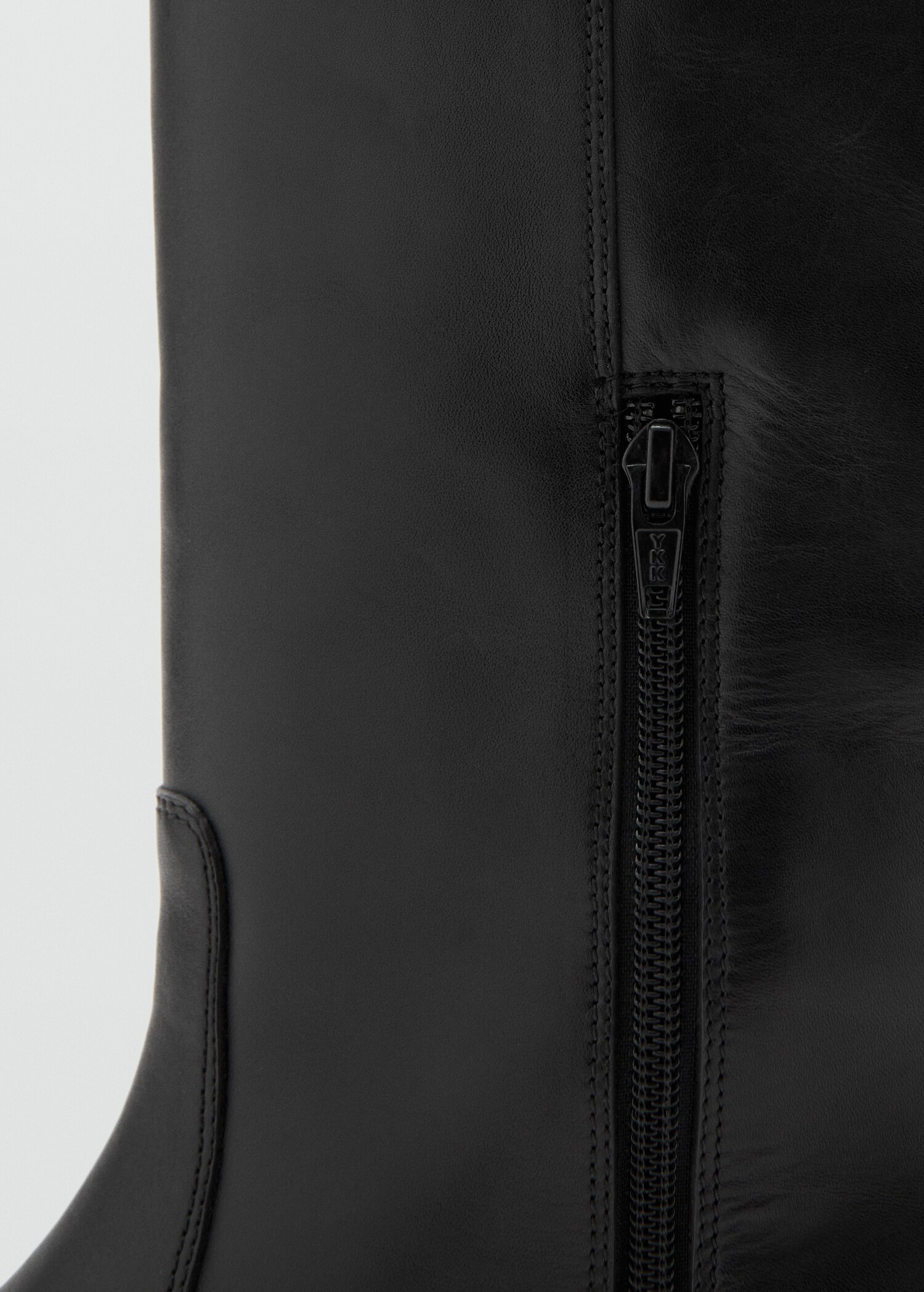 High suede boot - Details of the article 3