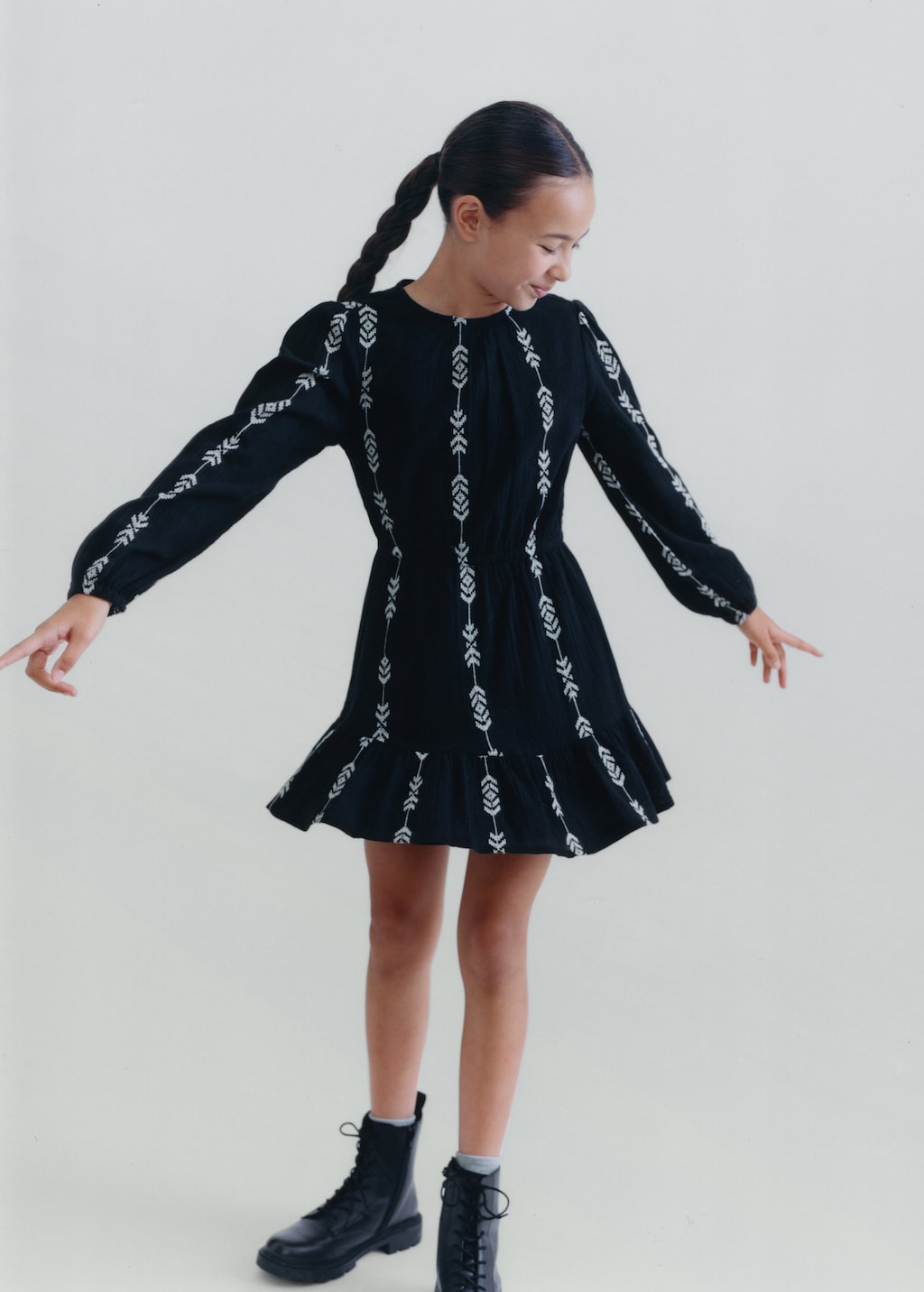 Embroidered flounce dress