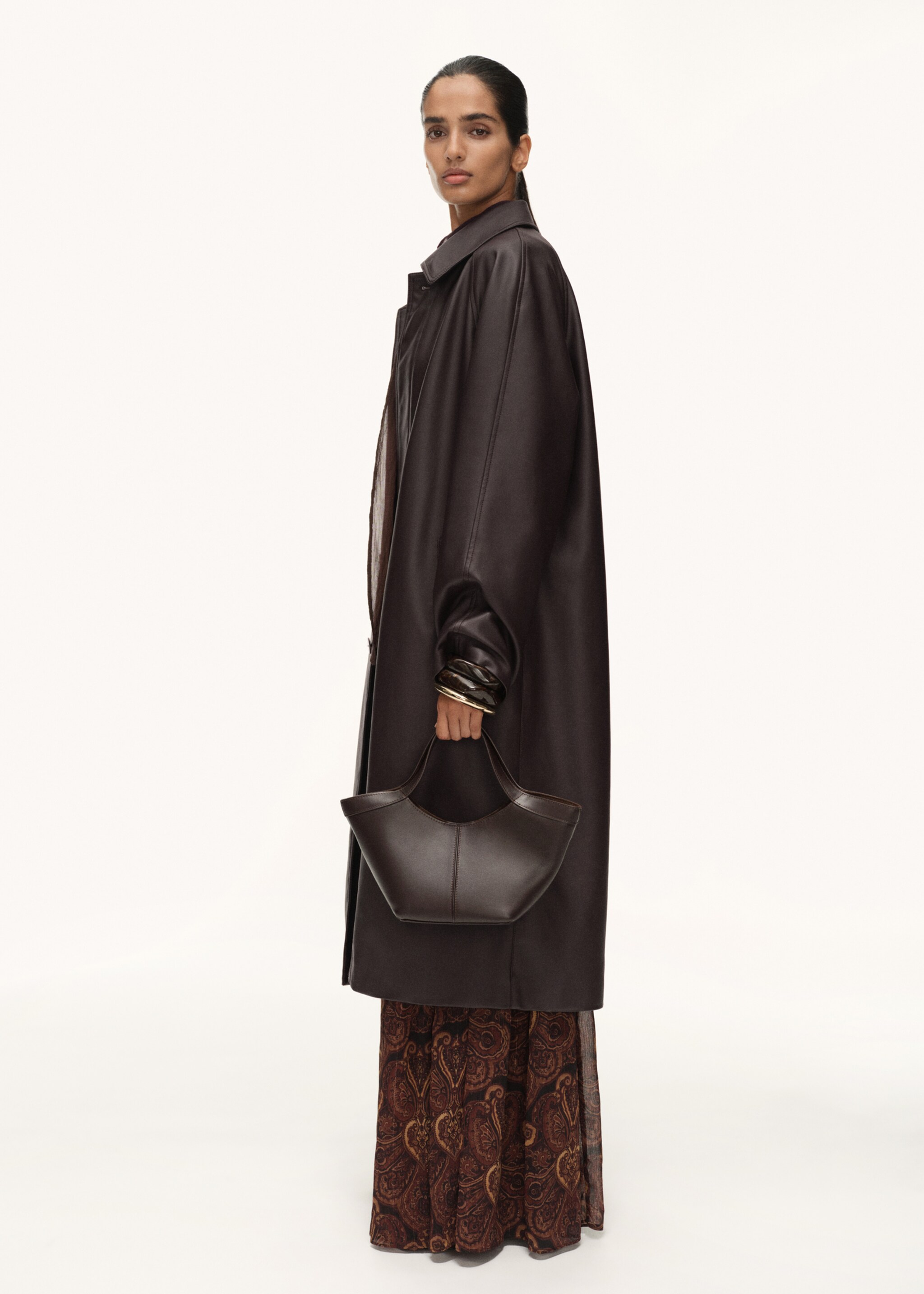 Long leather-effect trench coat - Details of the article 2, Chocolate. Ref: 17076733-00.