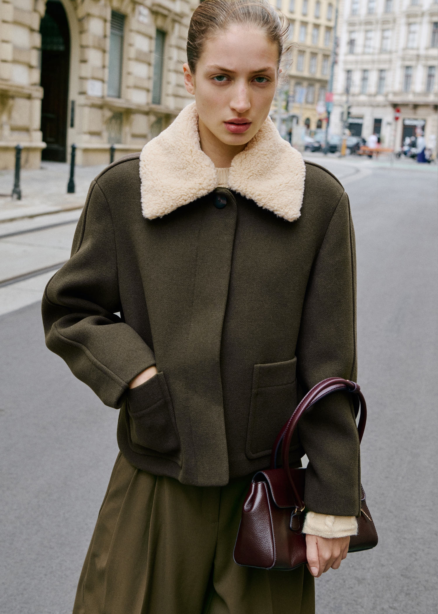 Veste en mélange de laine avec col en sherpa - Plan moyen