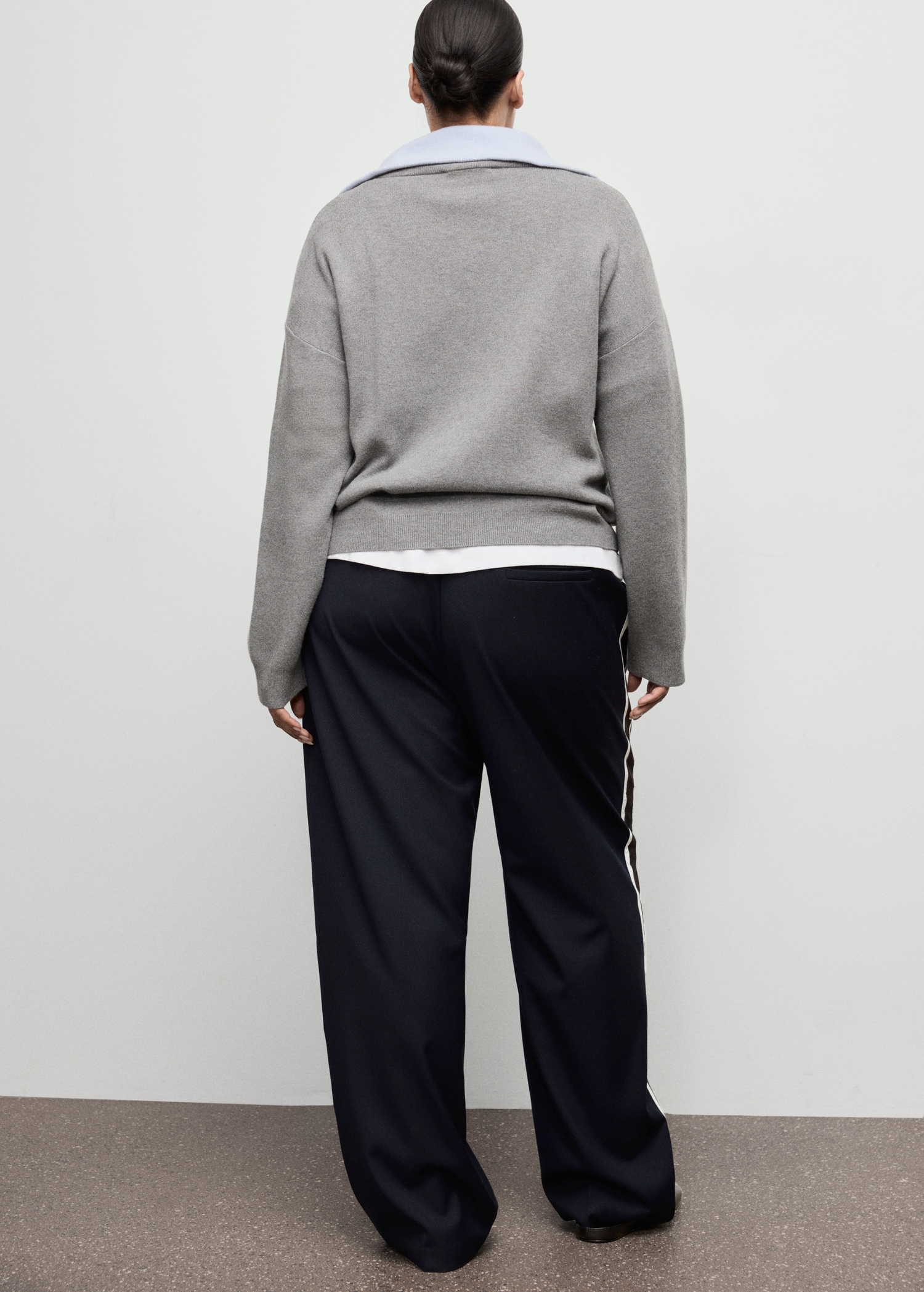 Contrast stripe straight trousers - Details of the article 4