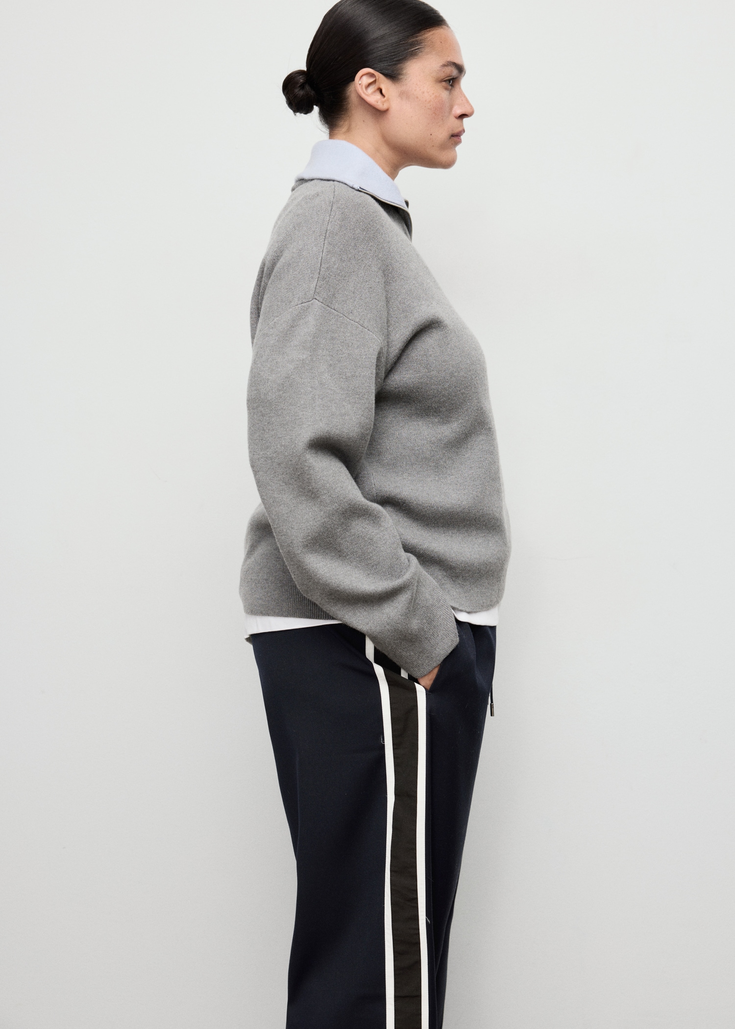 Contrast stripe straight trousers - Details of the article 5