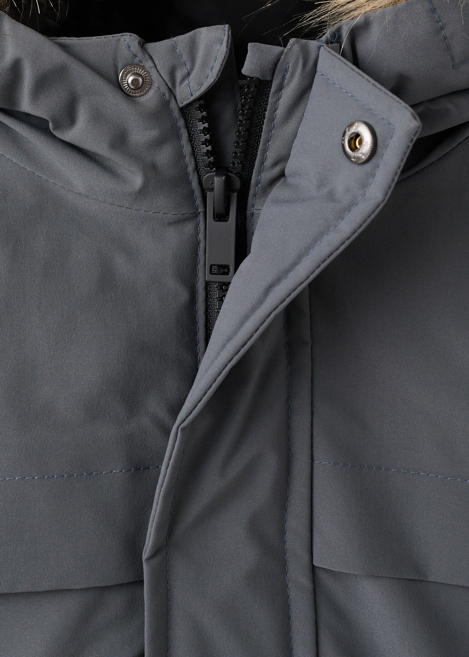 Anorak with shearling-effect hood - Details of the article 8