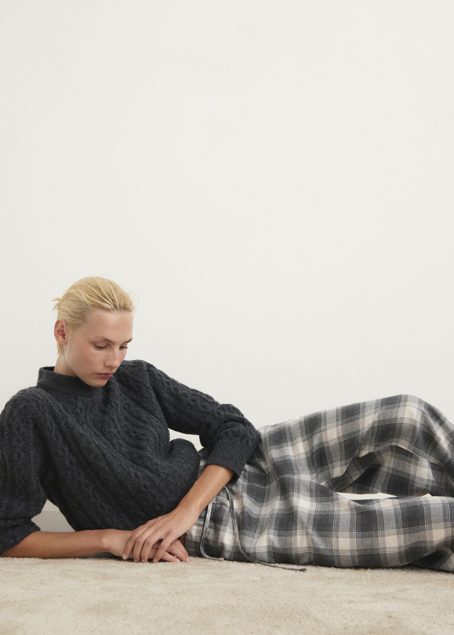 Checked flannel trousers - Details of the article 2