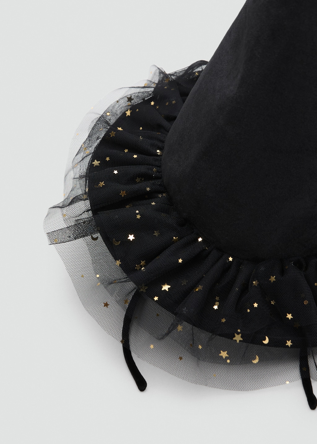Witch hat with tulle stars
