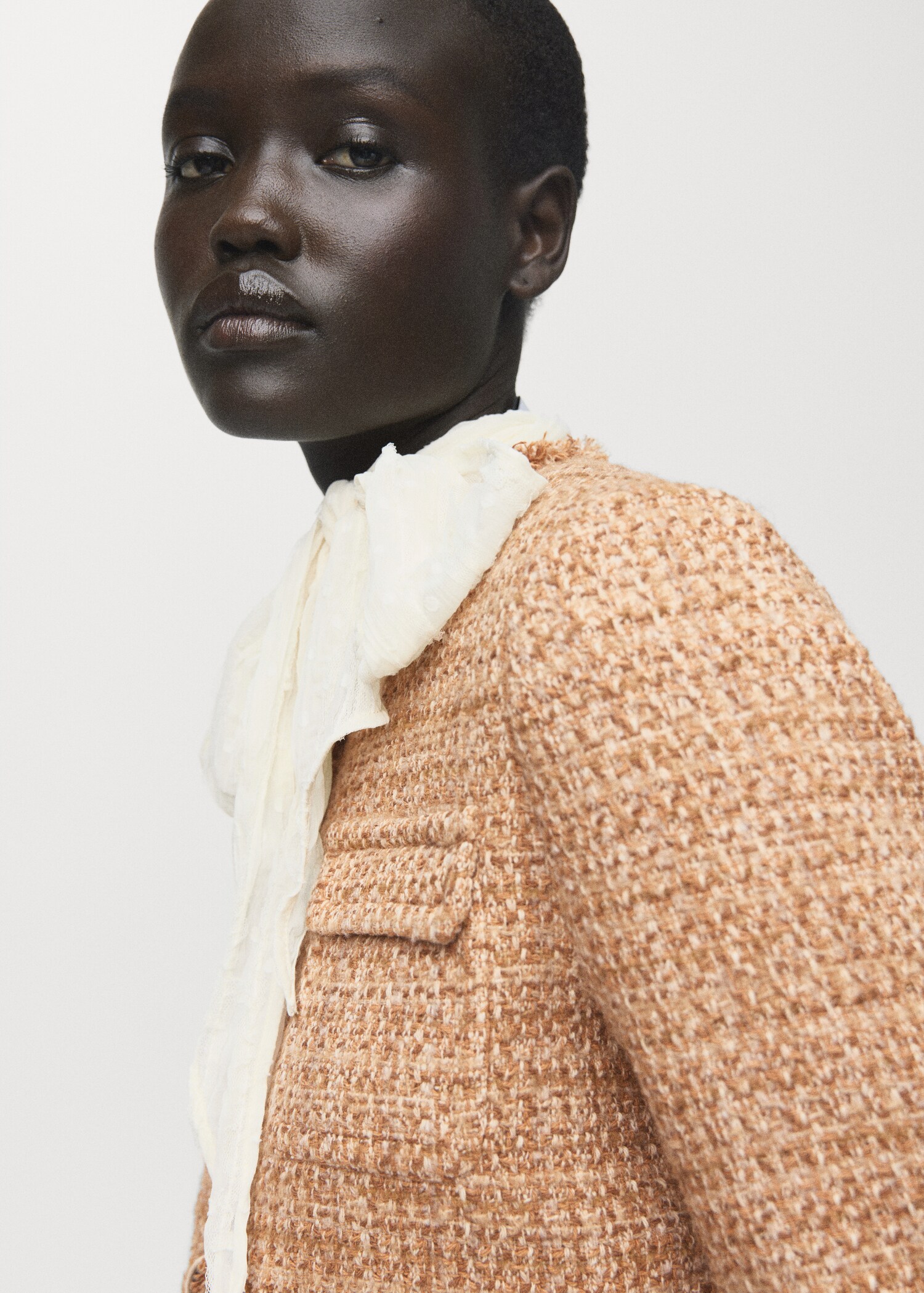 Tweed jacket with frayed ends - Details of the article 1