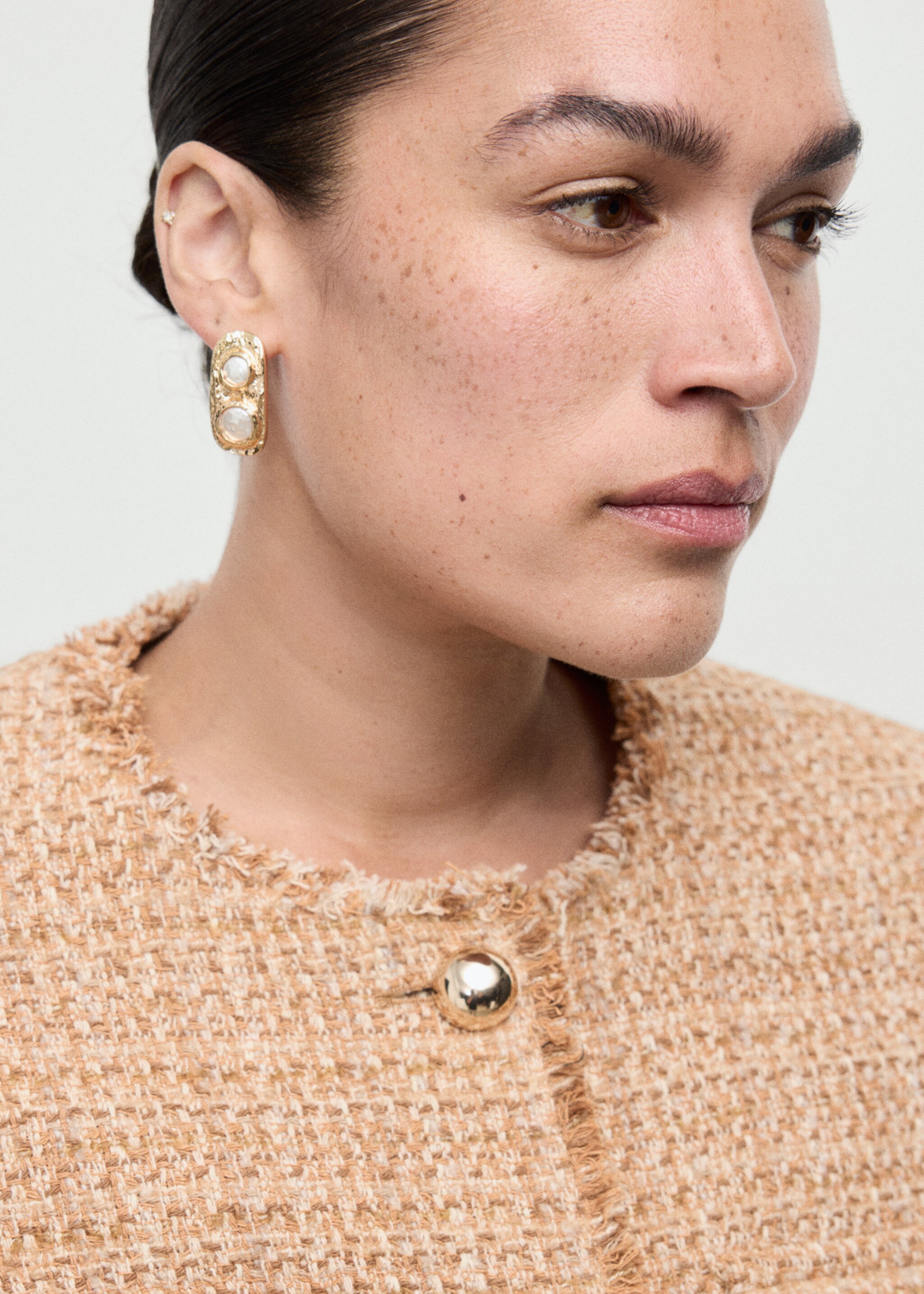 Tweed jacket with frayed ends - Details of the article 4, Medium Brown. Ref: 17077140-00.
