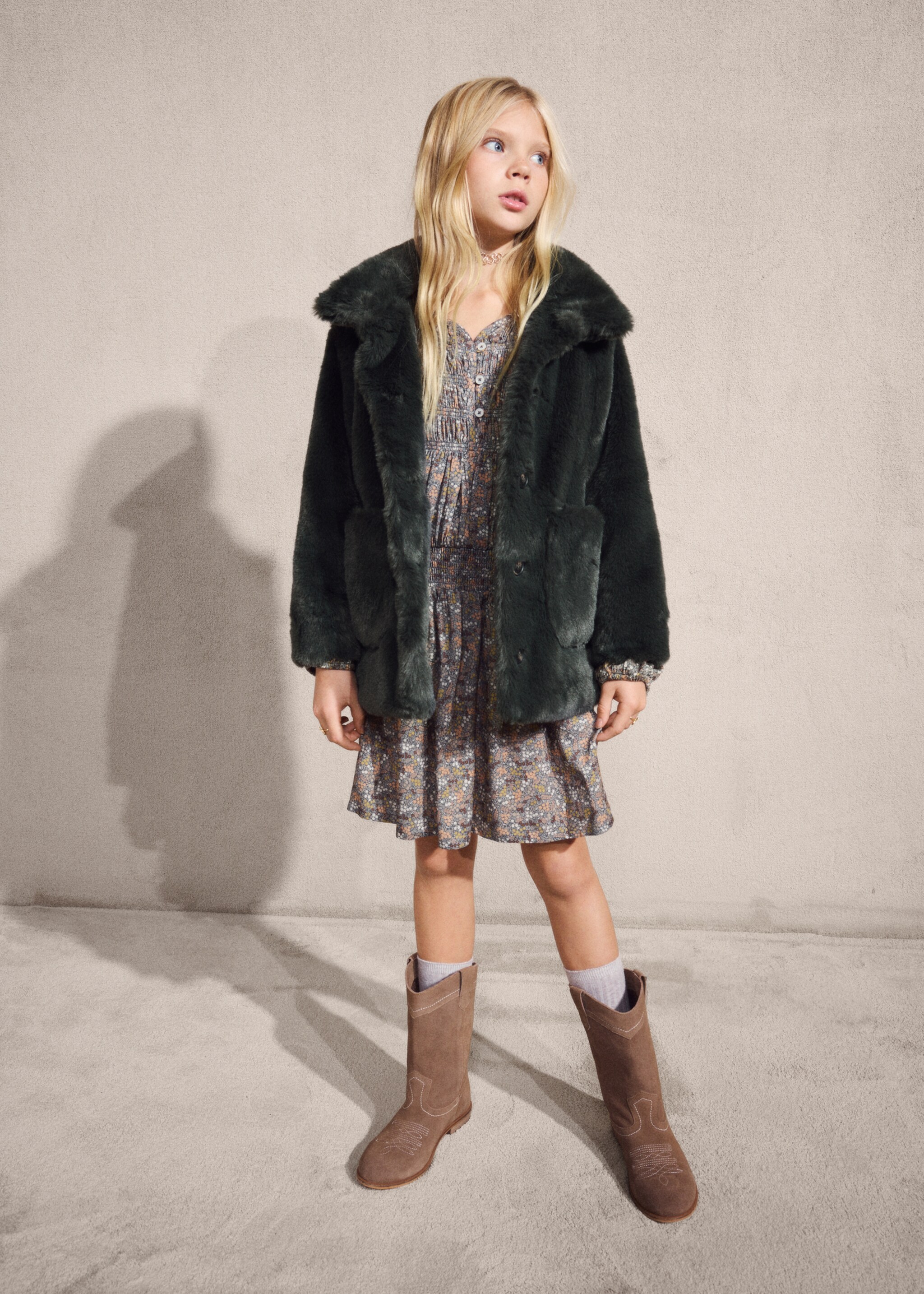 Fur-effect coat - Details of the article 6, Forest Green. Ref: 17077759-00.