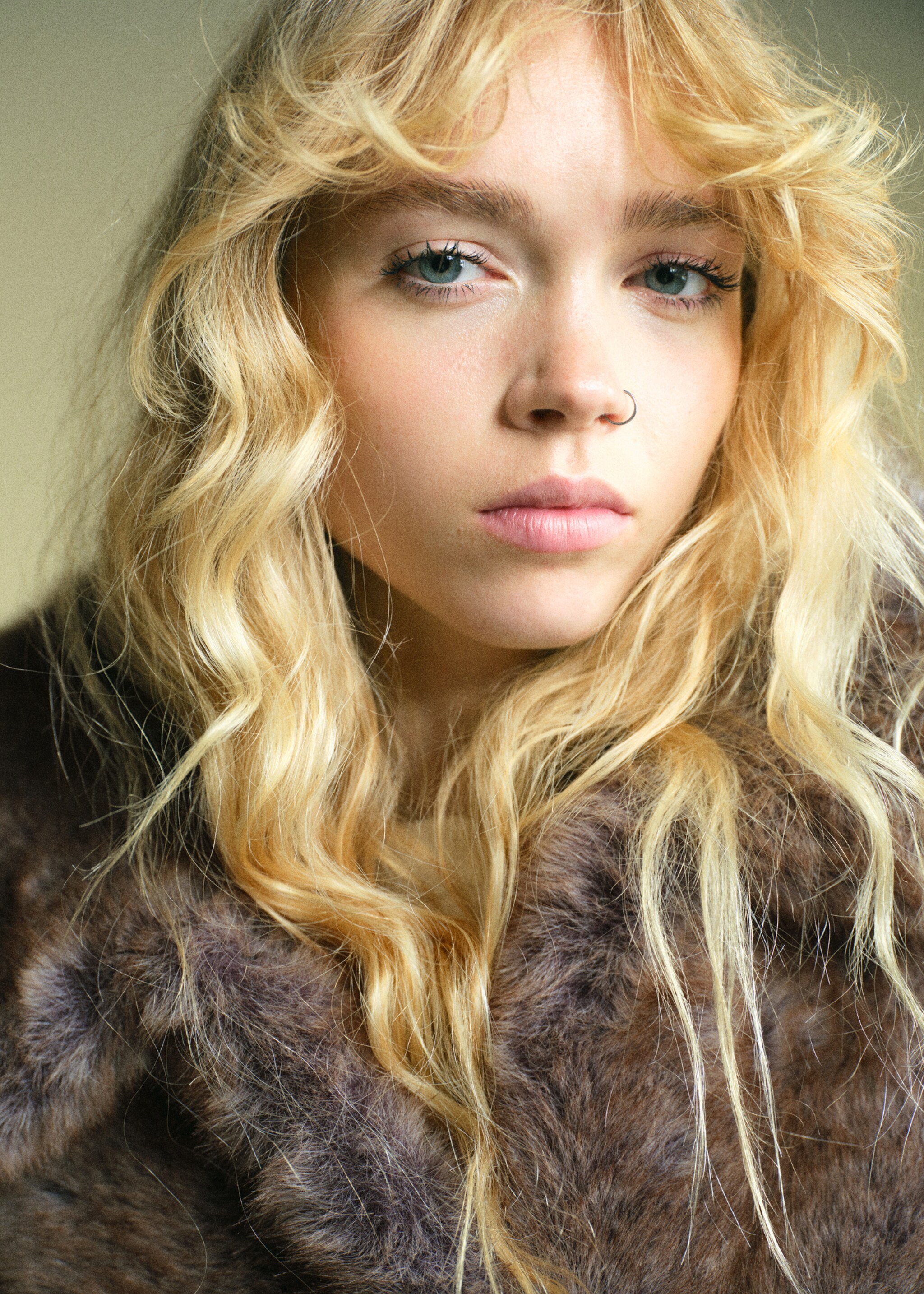 Faux fur effect cropped jacket - Details of the article 1, Beige. Ref: 17077767-00.