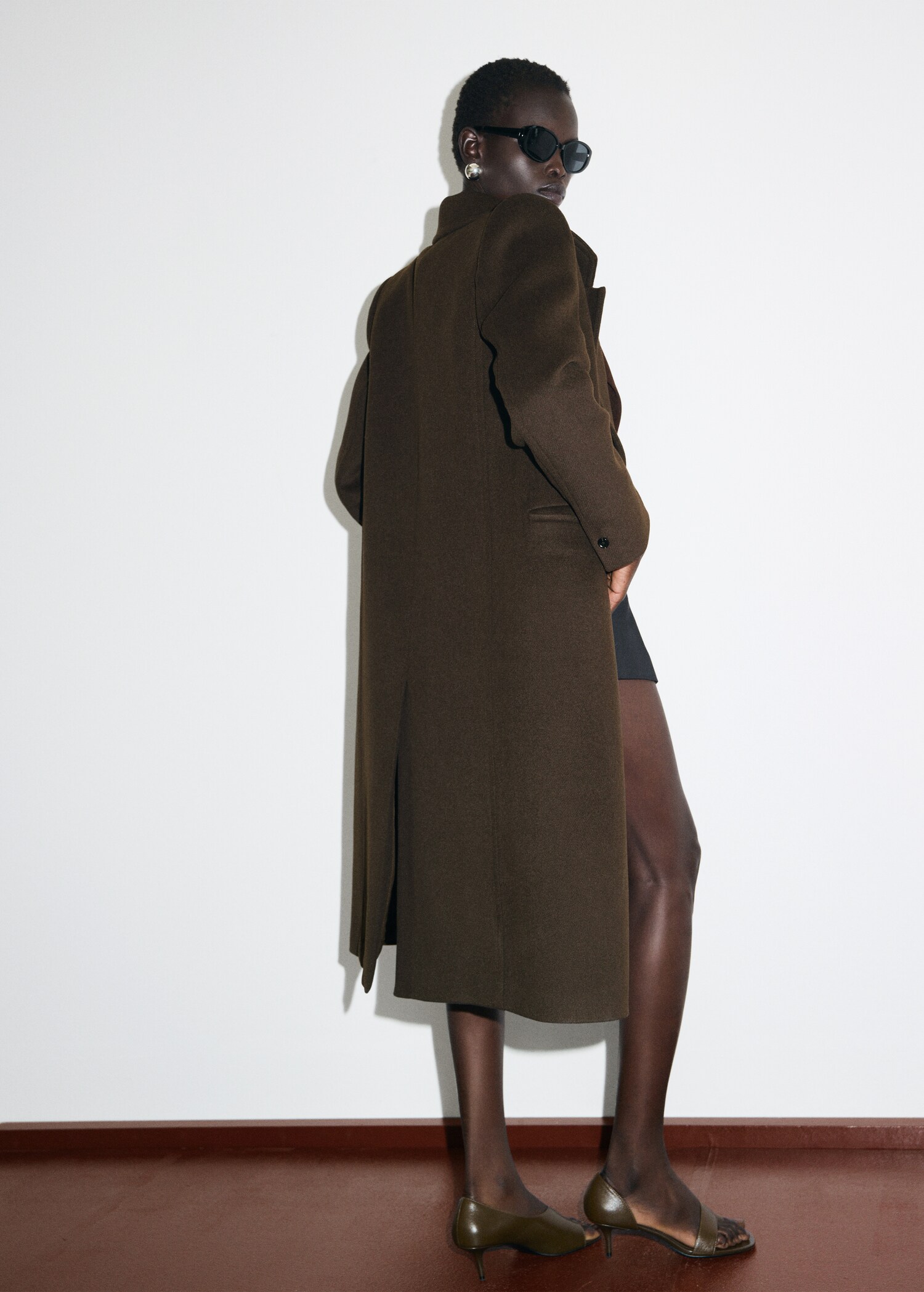 Double-breasted wool coat - Reverse of the article