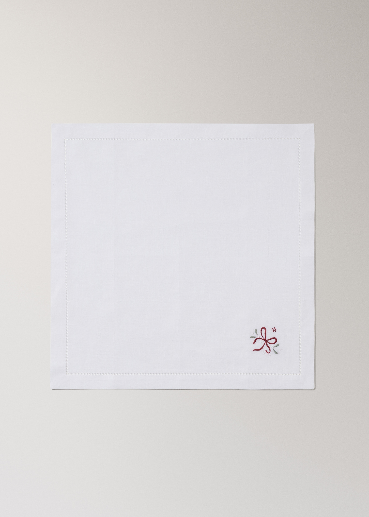 Embroidered napkins with Christmas bow design - Article without model
