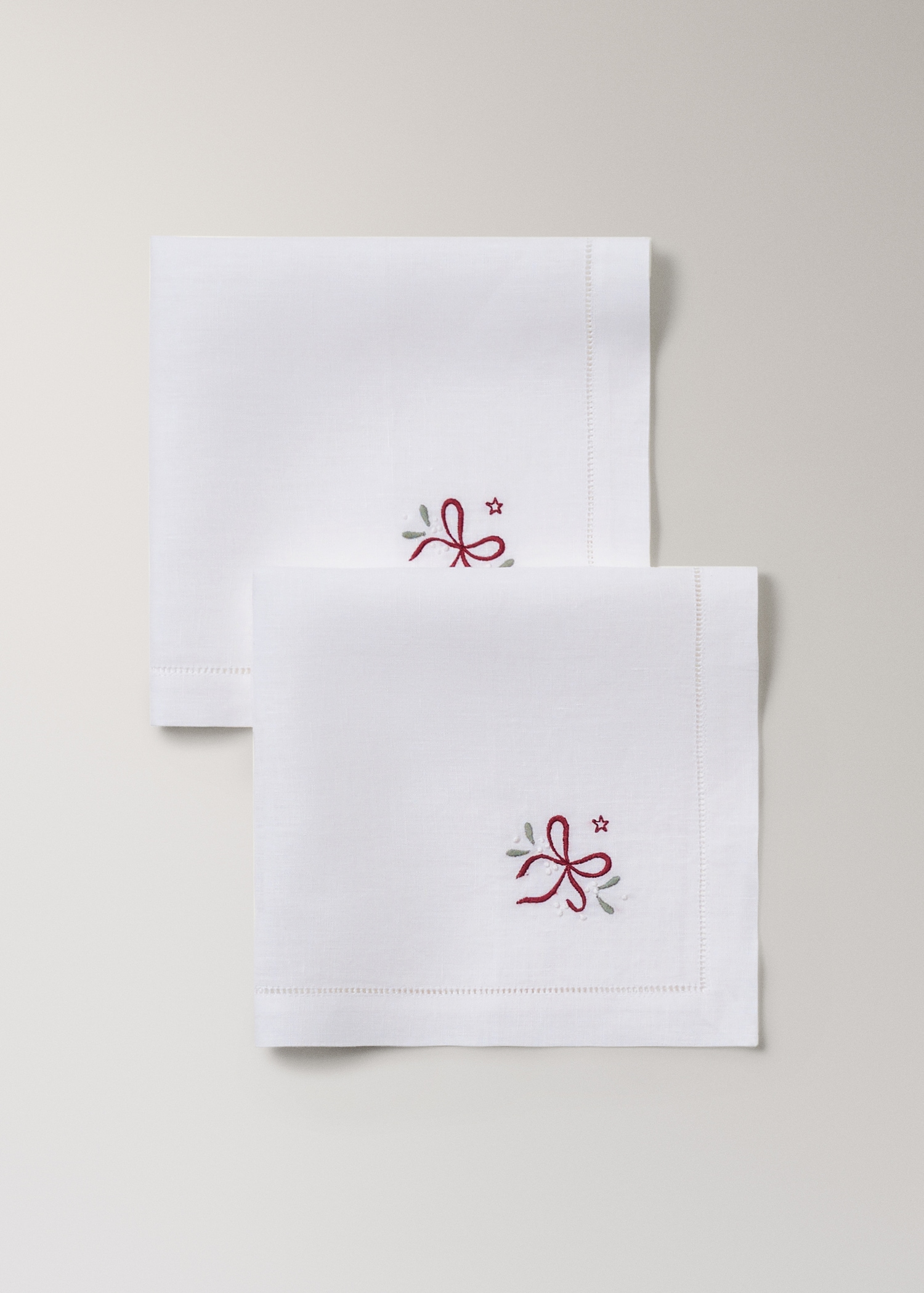 Embroidered napkins with Christmas bow design - Details of the article 1