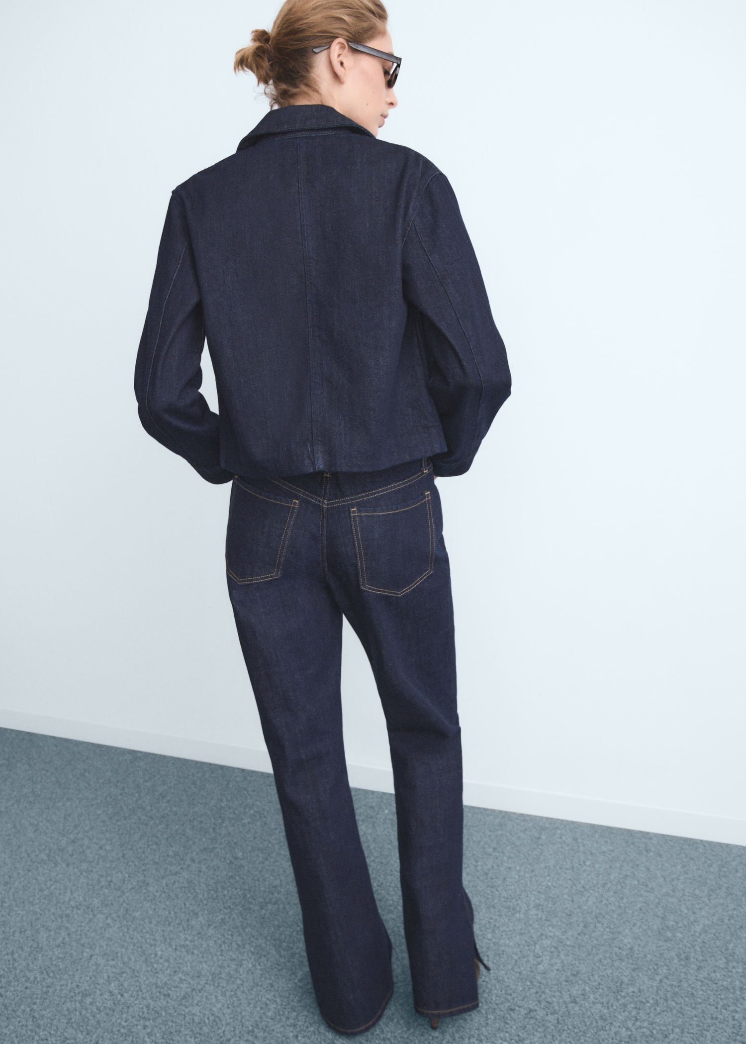 Straight-leg jeans with openings - Reverse of the article