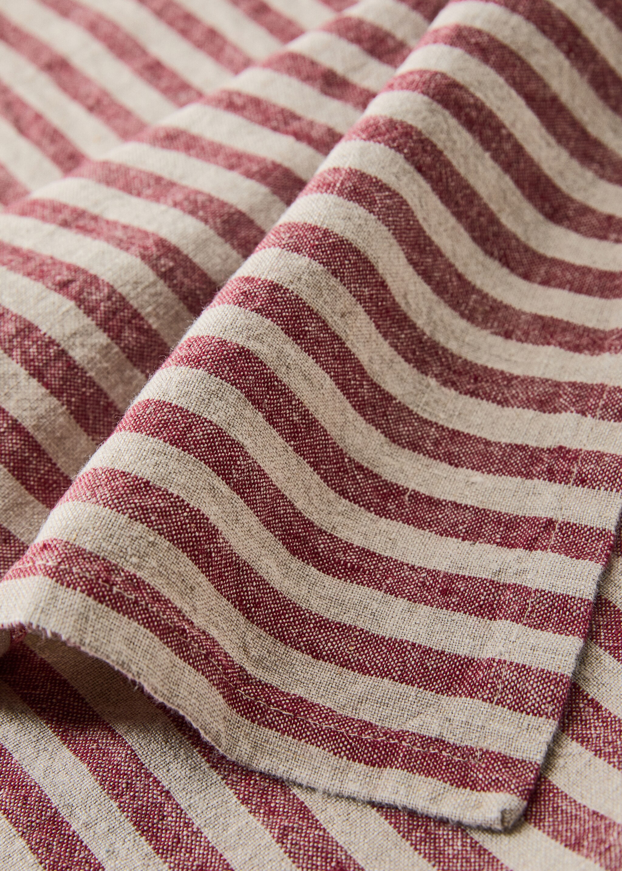 100% linen striped table runner - Details of the article 1, Red. Ref: 17077789-00.