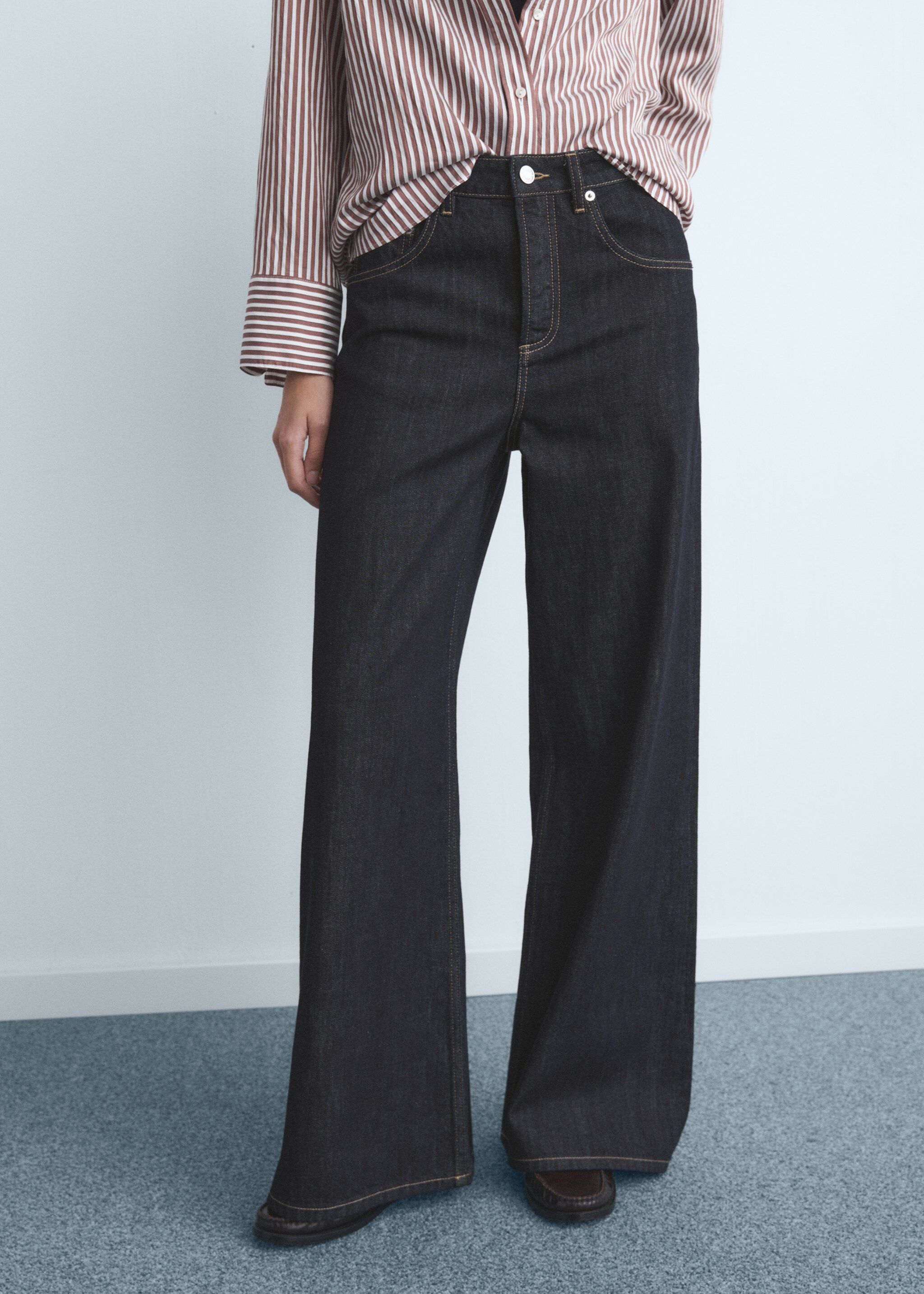 Jeans med vida ben och knappar - Bild av mittparti, Blå. Ref: 17077792-00.