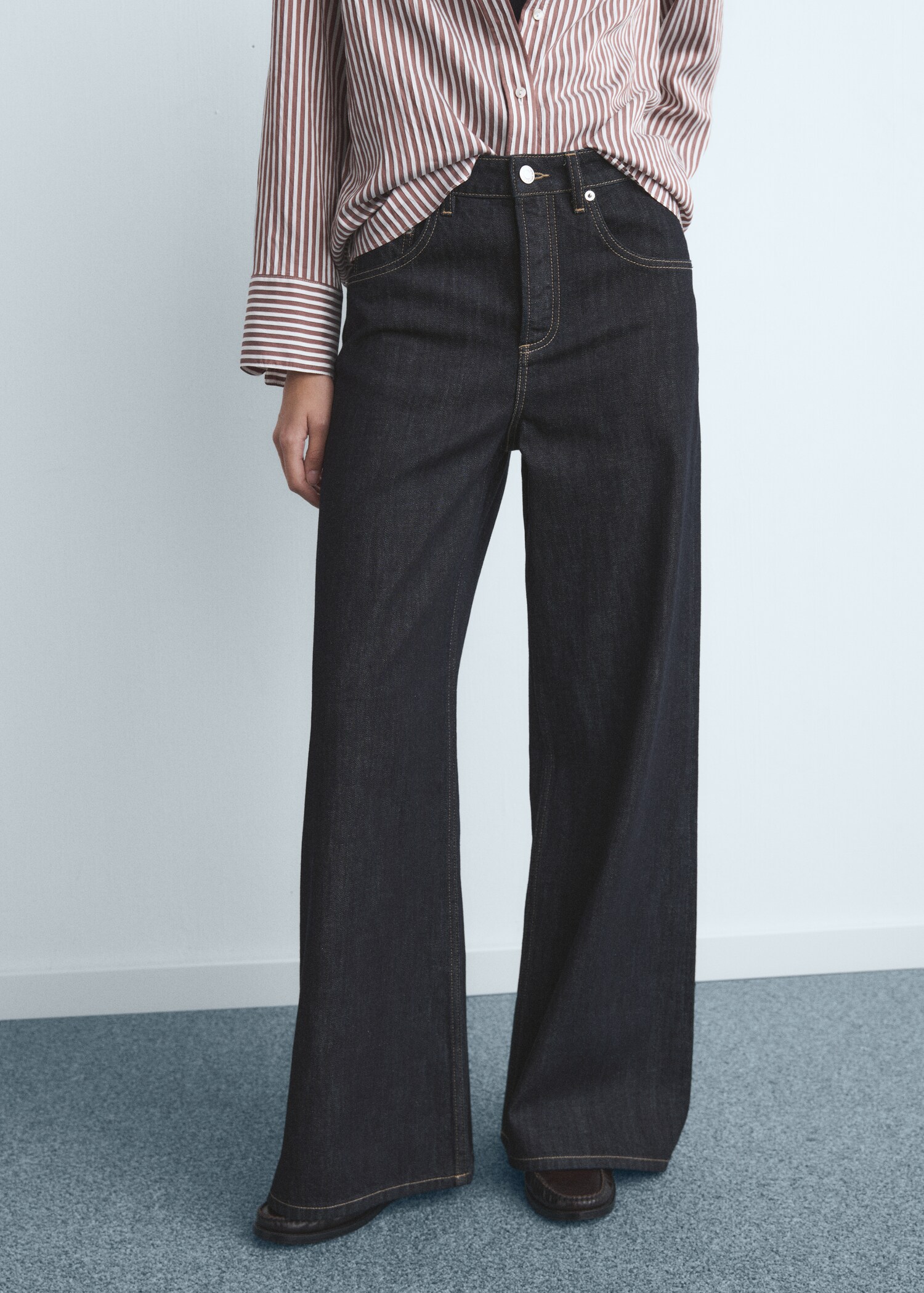 Jeans wide leg botones - Plano medio