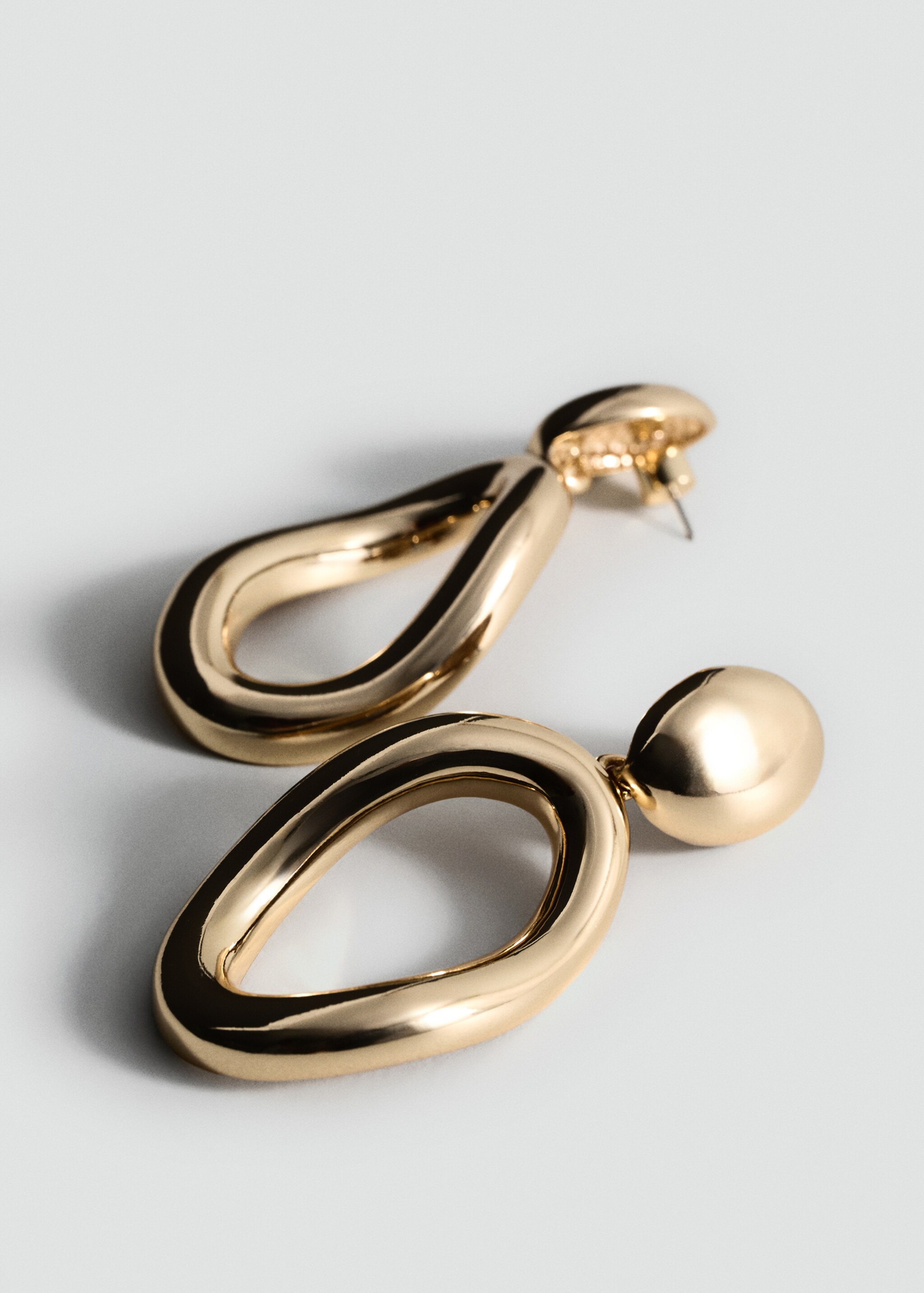 Twisted hoop earrings - Medium plane, Gold. Ref: 17077794-00.