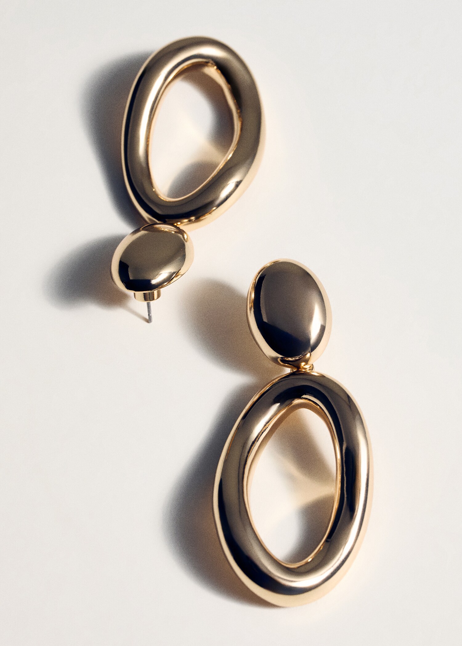 Twisted hoop earrings - Details of the article 5