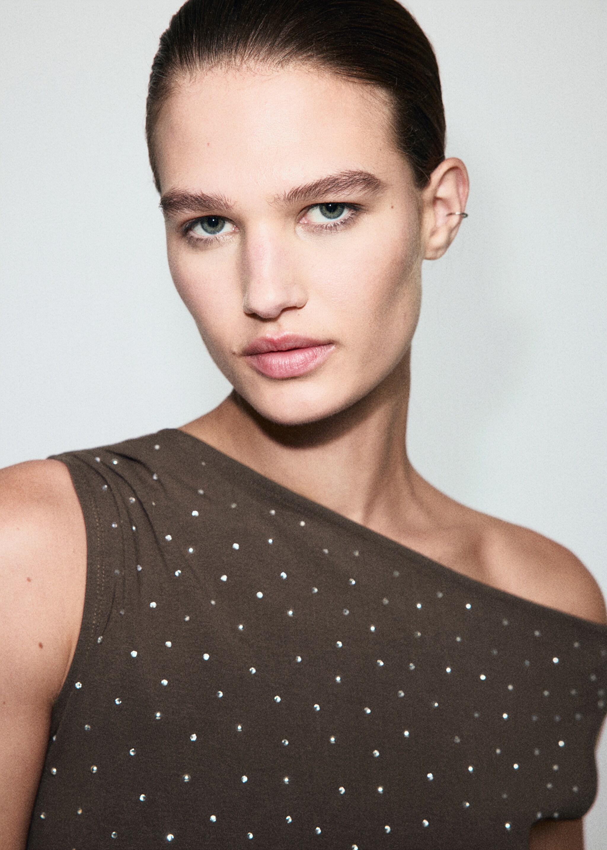Top asymétrique strass - Détail de l'article 1, Marron. Ref: 17077797-00.
