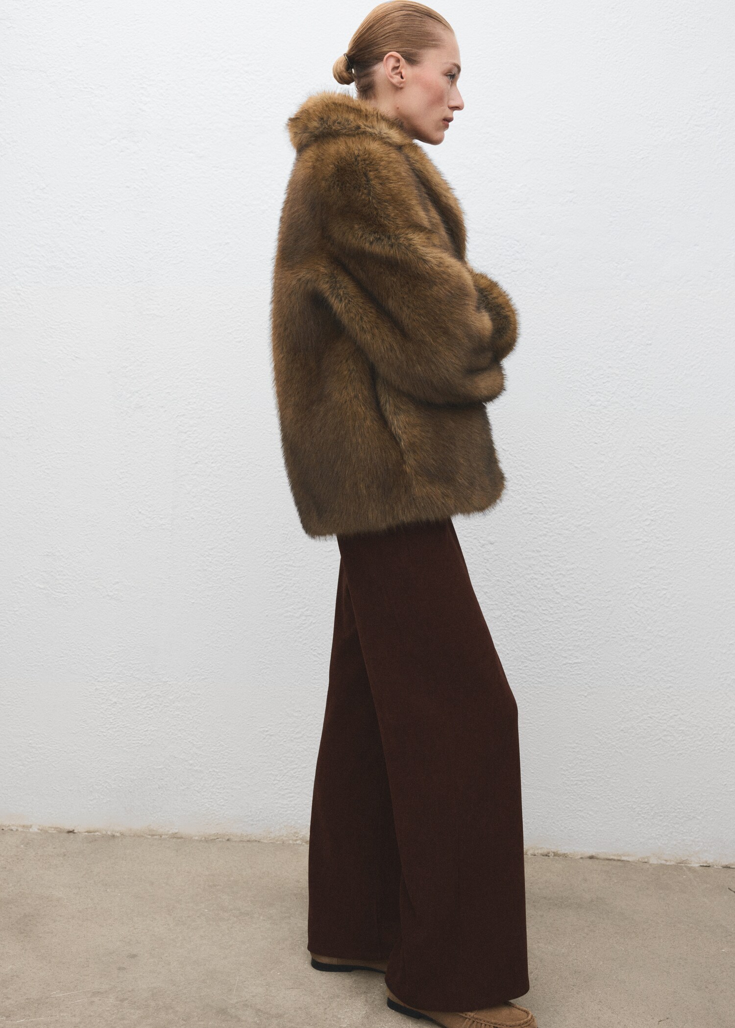 Corduroy trousers with elastic waist - Details of the article 1