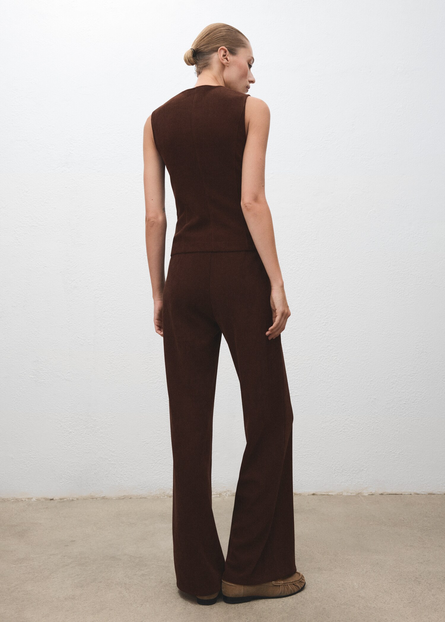 Corduroy trousers with elastic waist - Reverse of the article