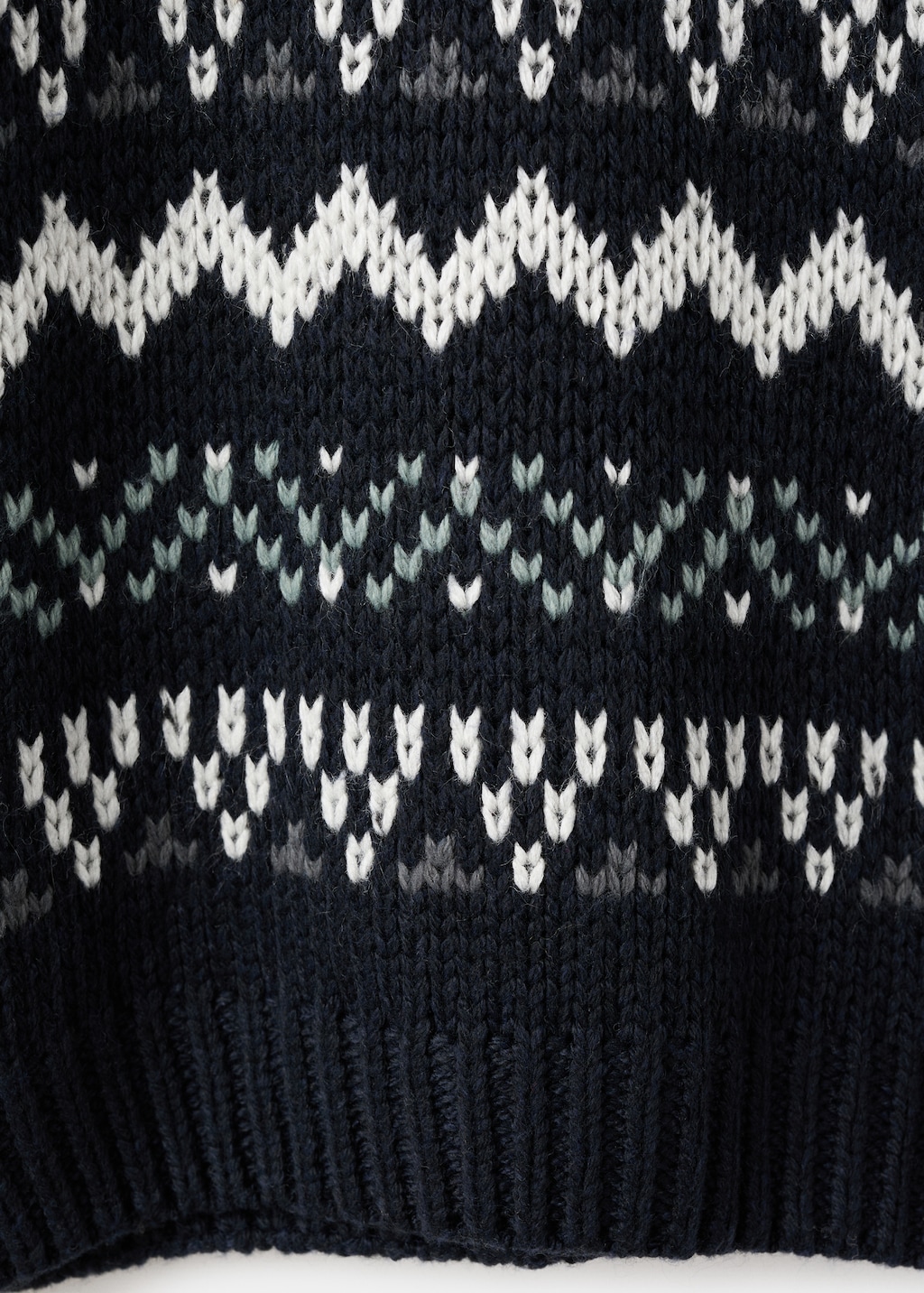 Knitted sweater with trim