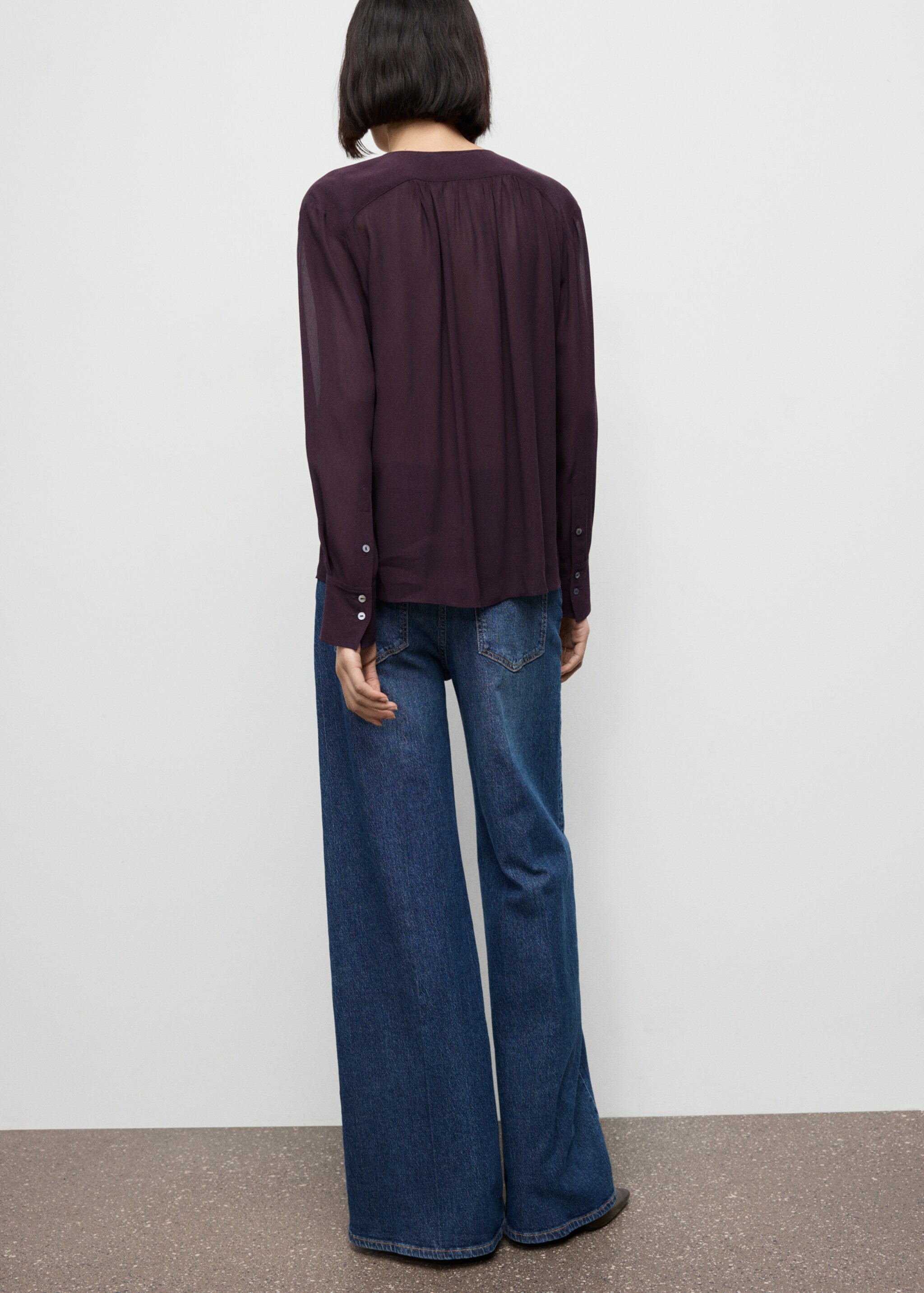 Chiffon blouse with bow neckline - Reverse of the article, Burgundy. Ref: 17077817-00.