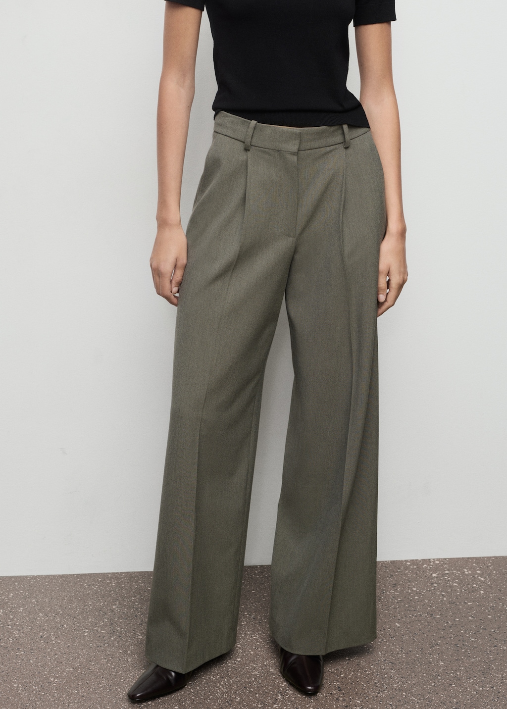 Pleated straight-leg suit pants