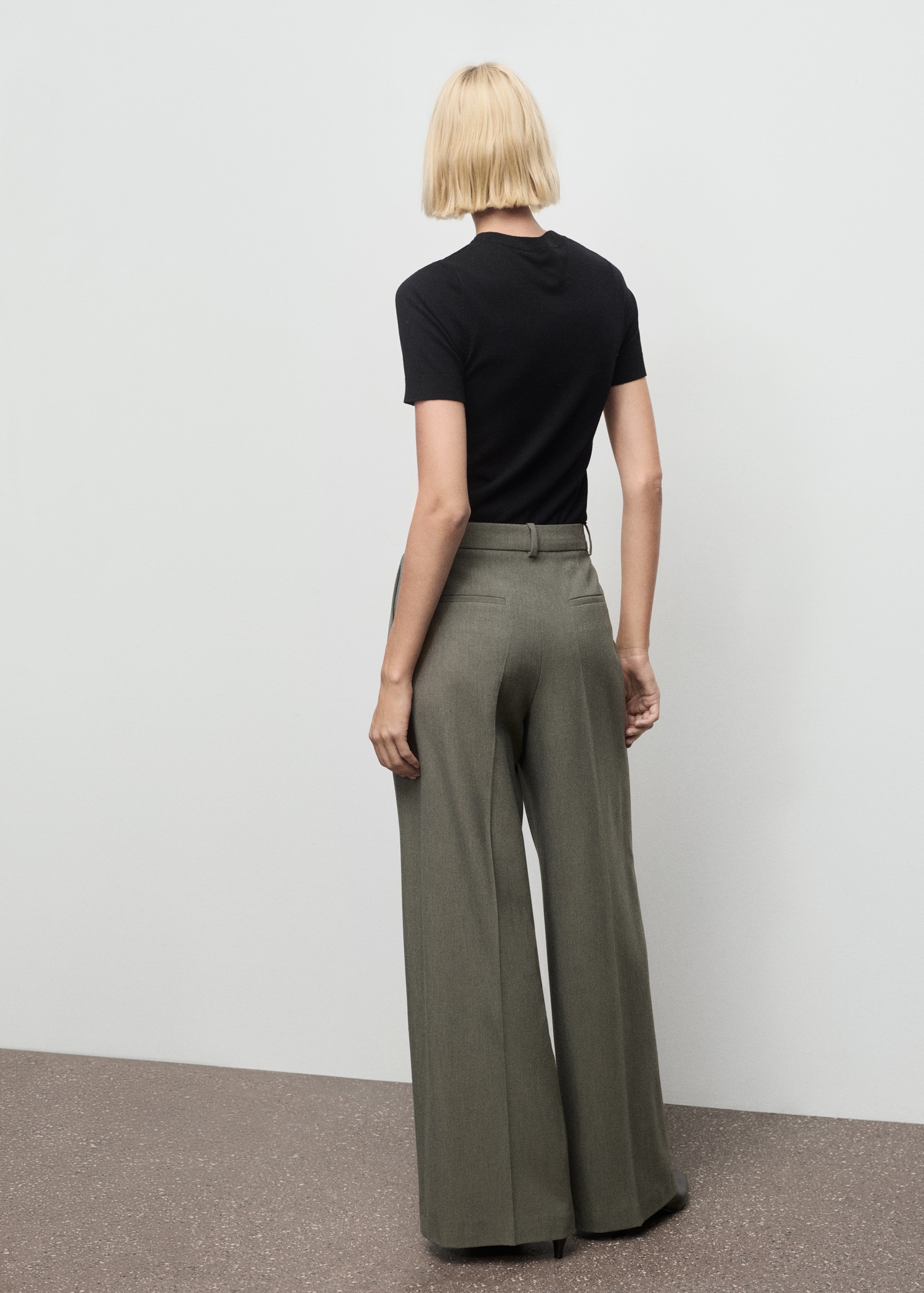 Pleated straight-leg suit trousers - Reverse of the article