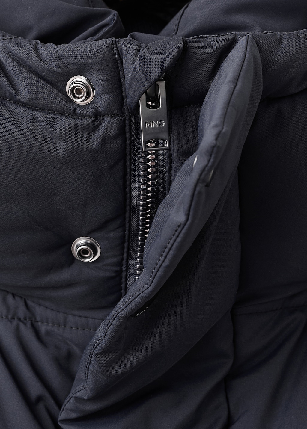 Water-repellent hood puffer coat