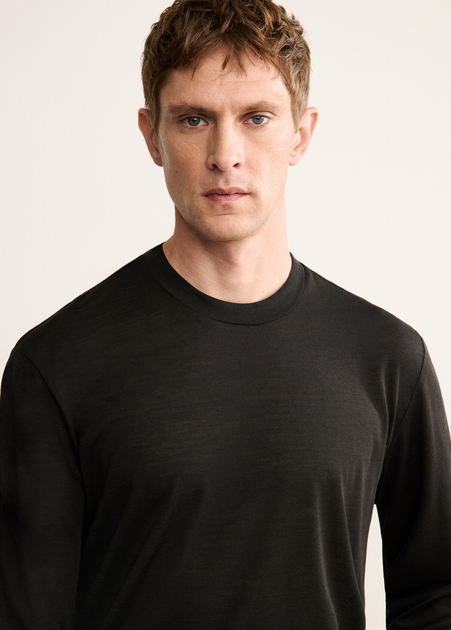 T-shirt com mistura de lã slim fit - Pormenor do artigo 1