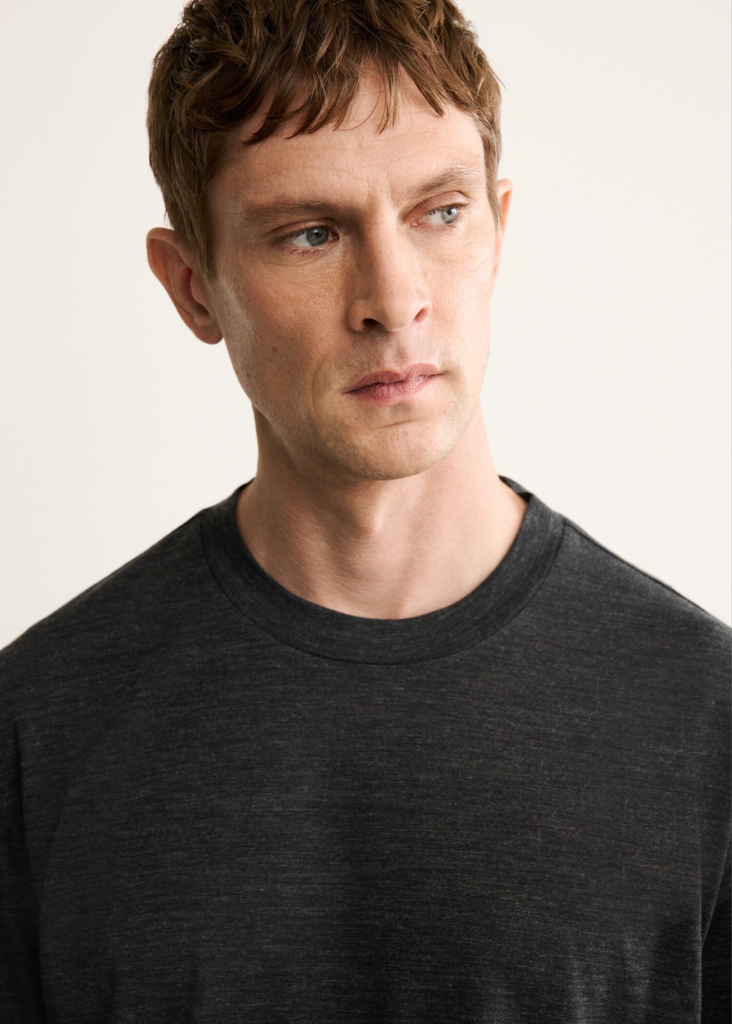 T-shirt com mistura de lã slim fit - Pormenor do artigo 1