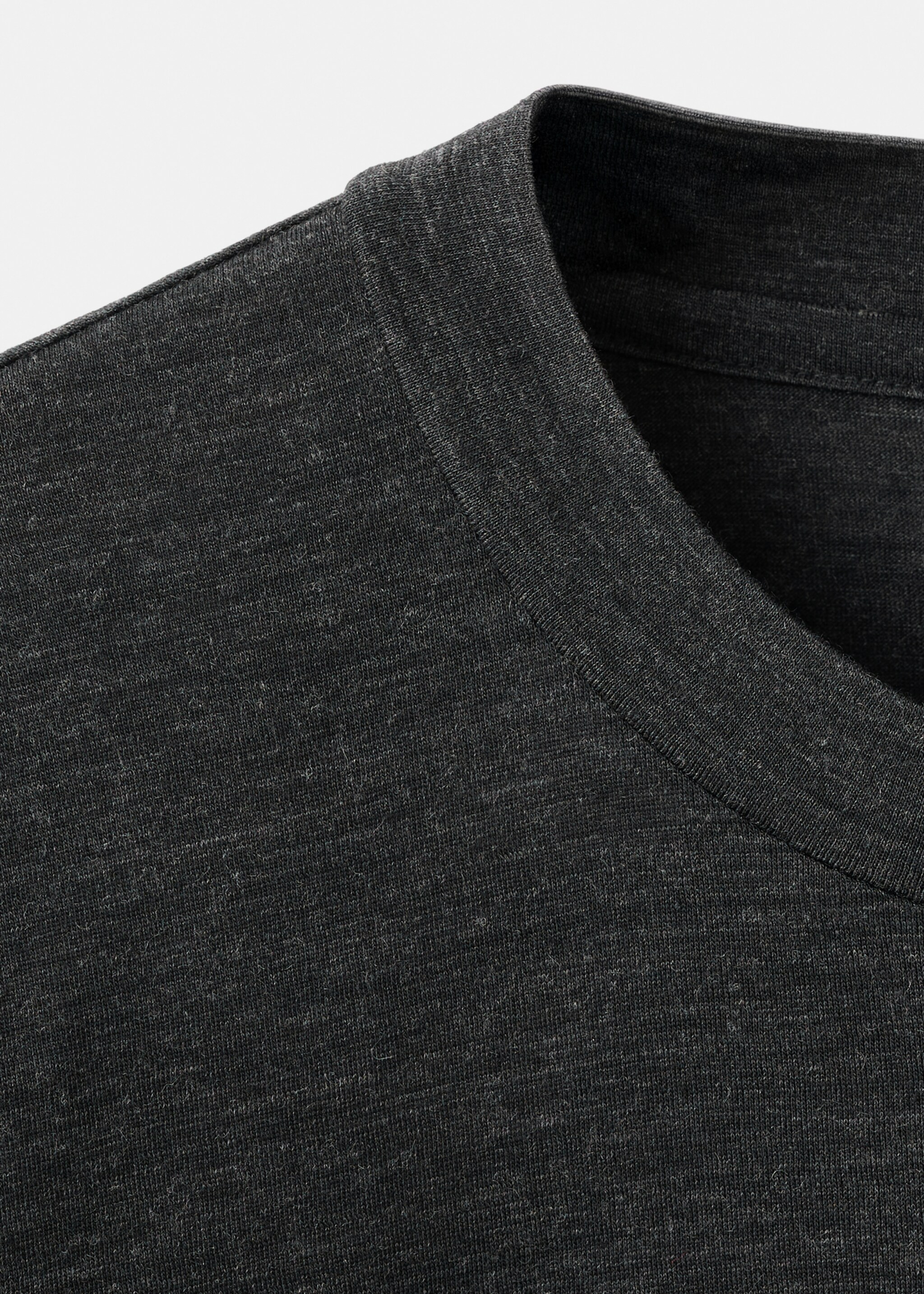 T-shirt com mistura de lã slim fit - Pormenor do artigo 8, Cinzento-mesclado escuro. Ref: 17077897-00.