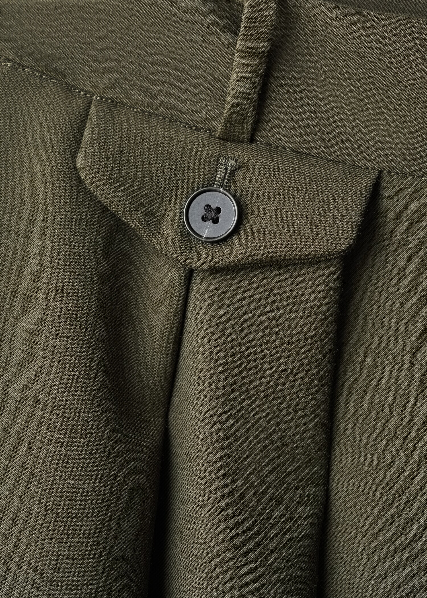 Pantalón pinzas detalle botón - Detalle del artículo 0