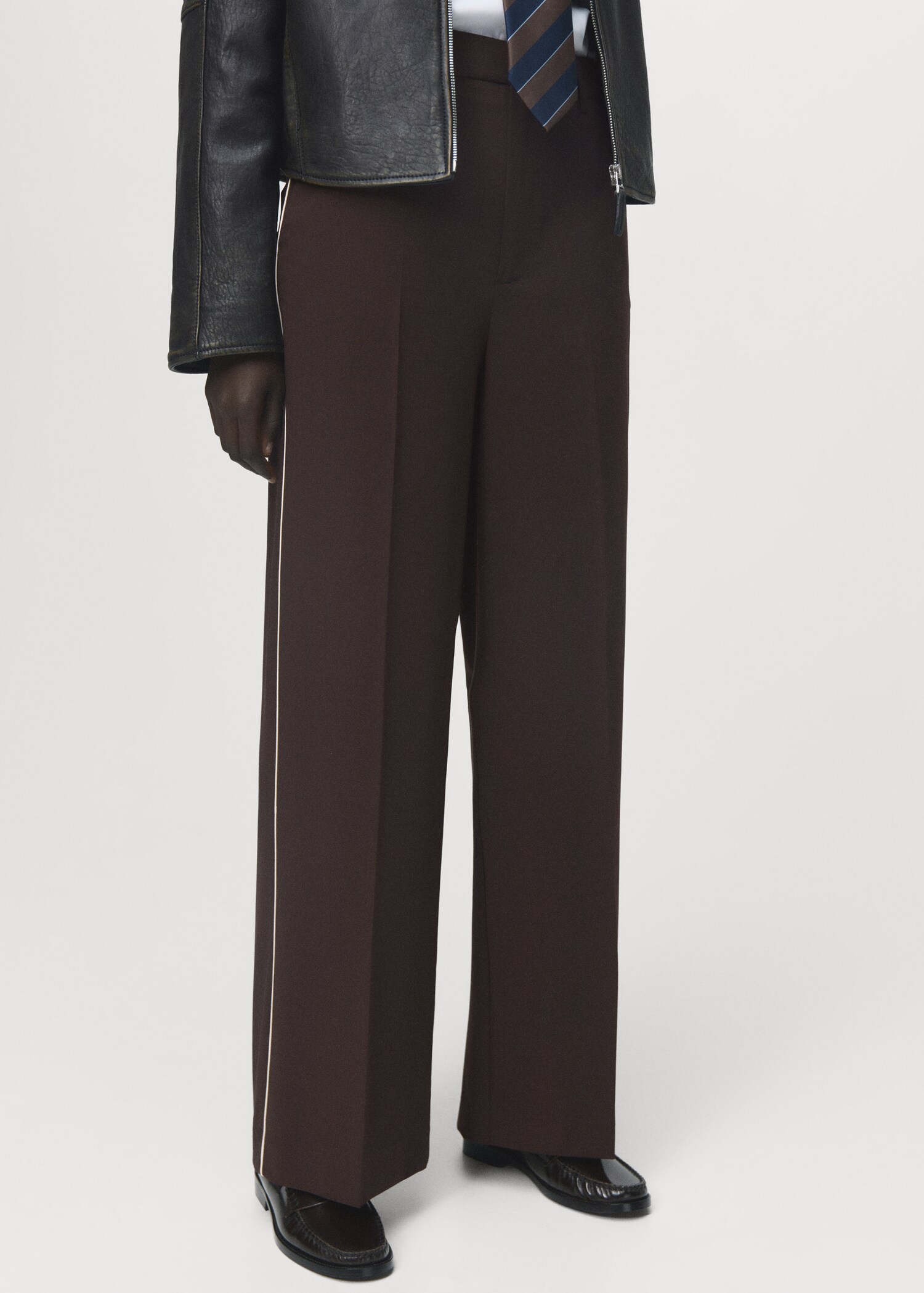 Pantalón rayas laterales - Plano medio